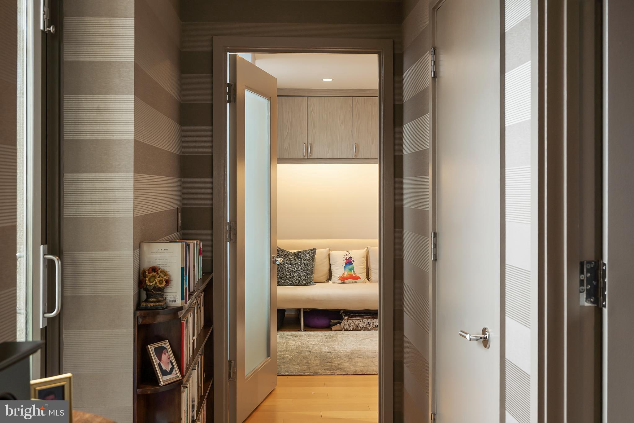 WASHINGTON SQ - Residential