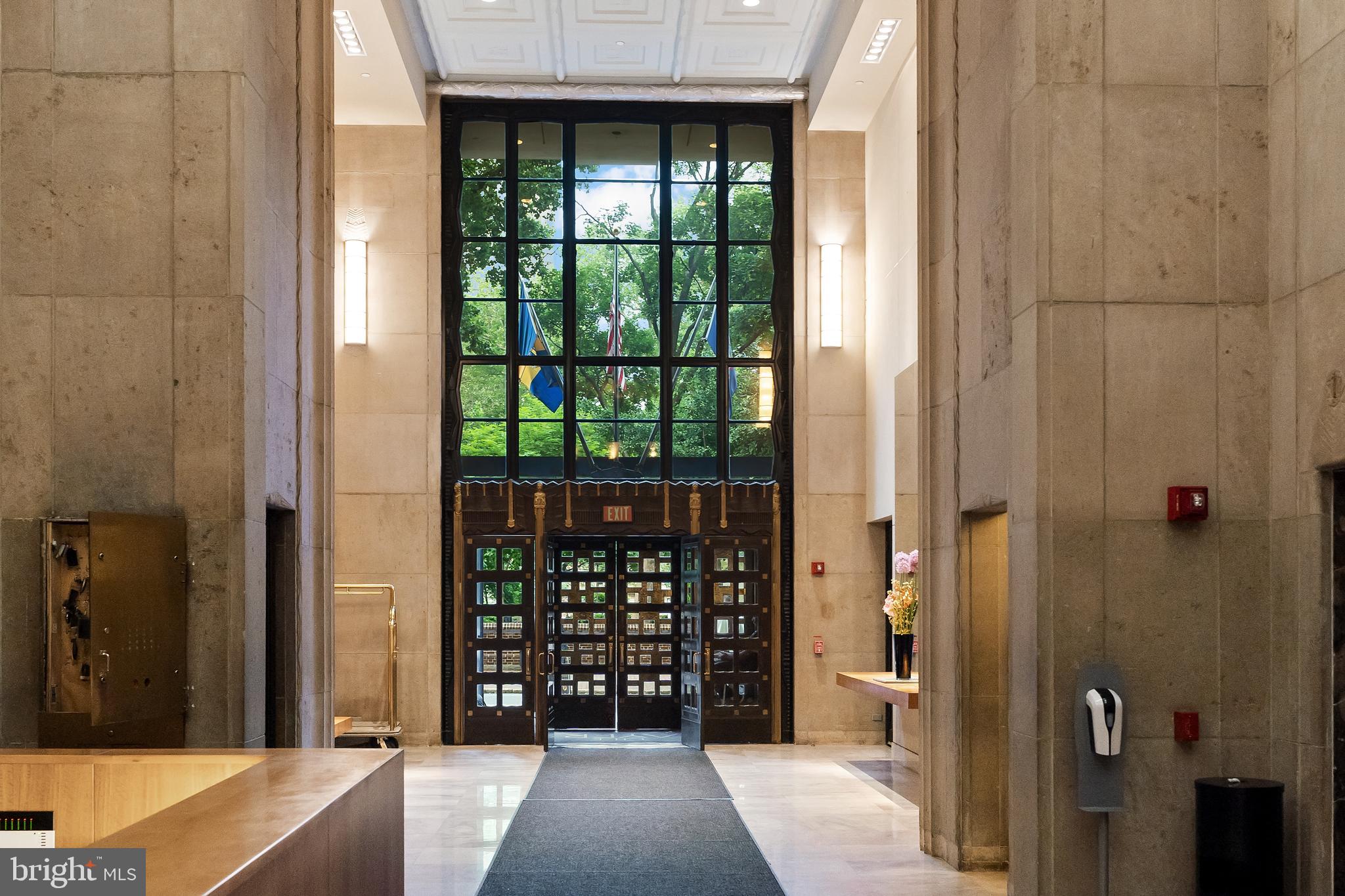 WASHINGTON SQ - Residential