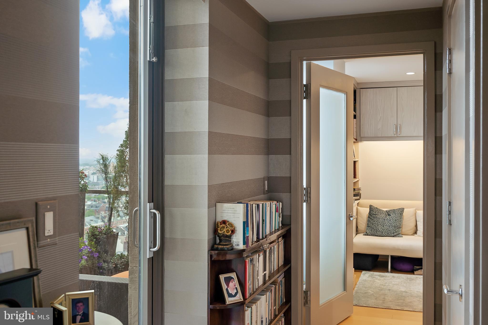 WASHINGTON SQ - Residential