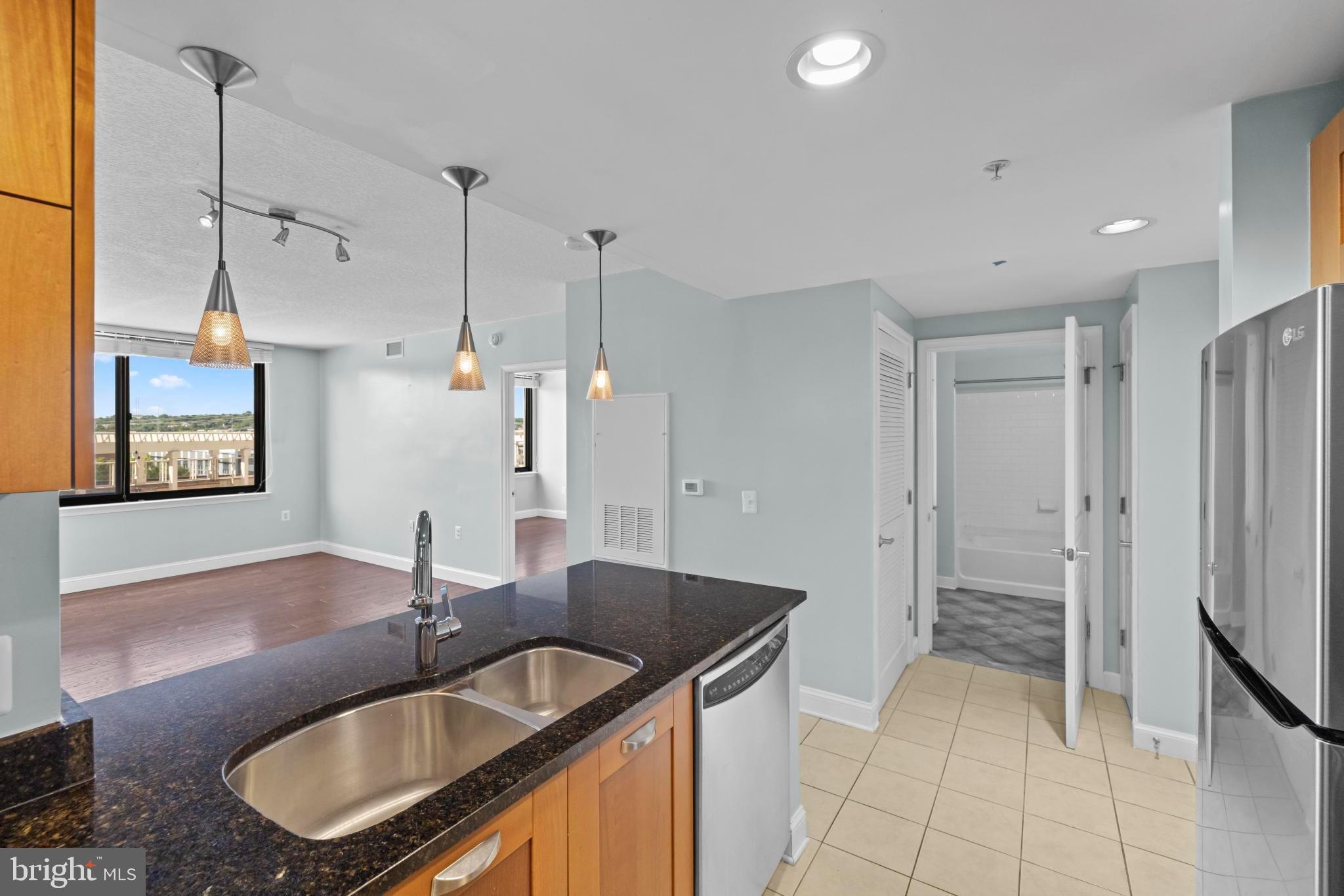 2451 MIDTOWN AVENUE 821