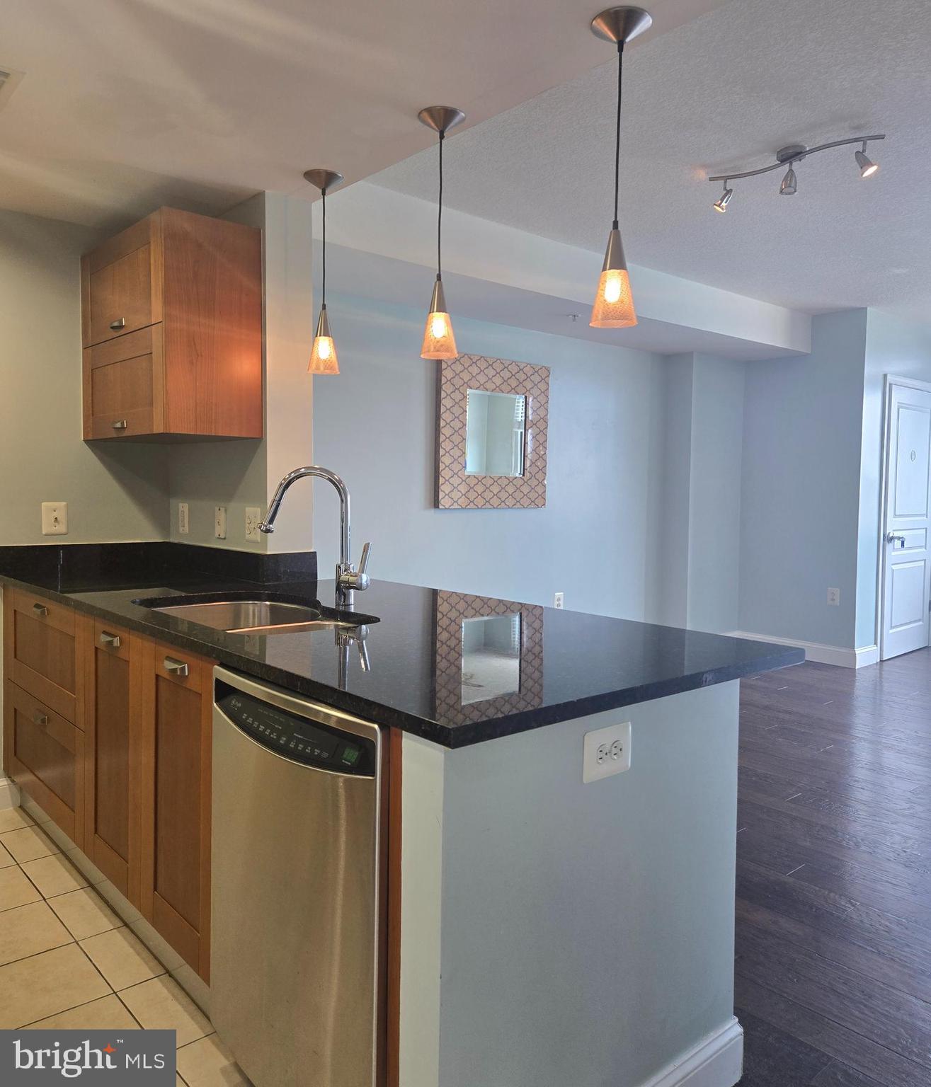 2451 MIDTOWN AVENUE 821