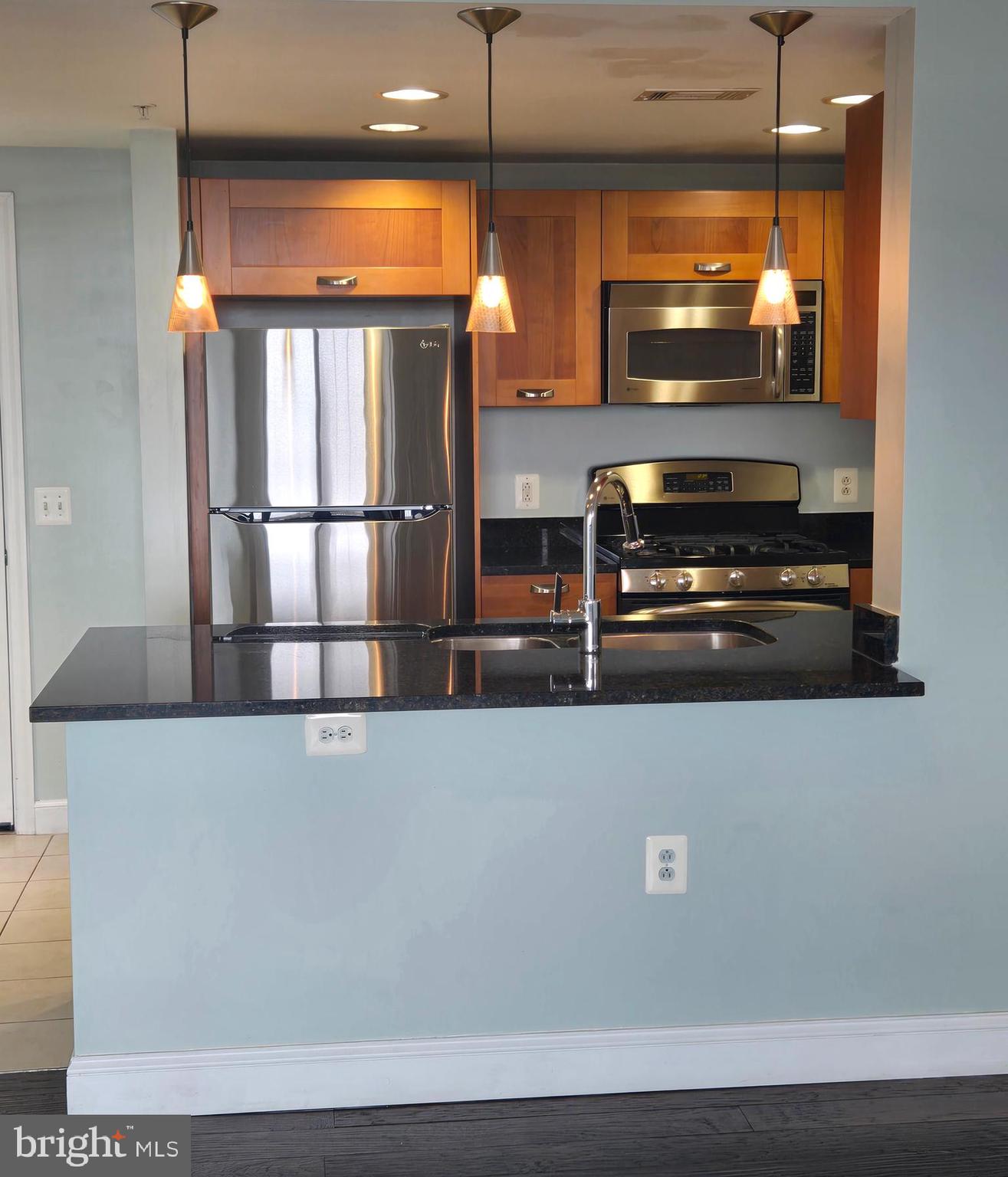 2451 MIDTOWN AVENUE 821