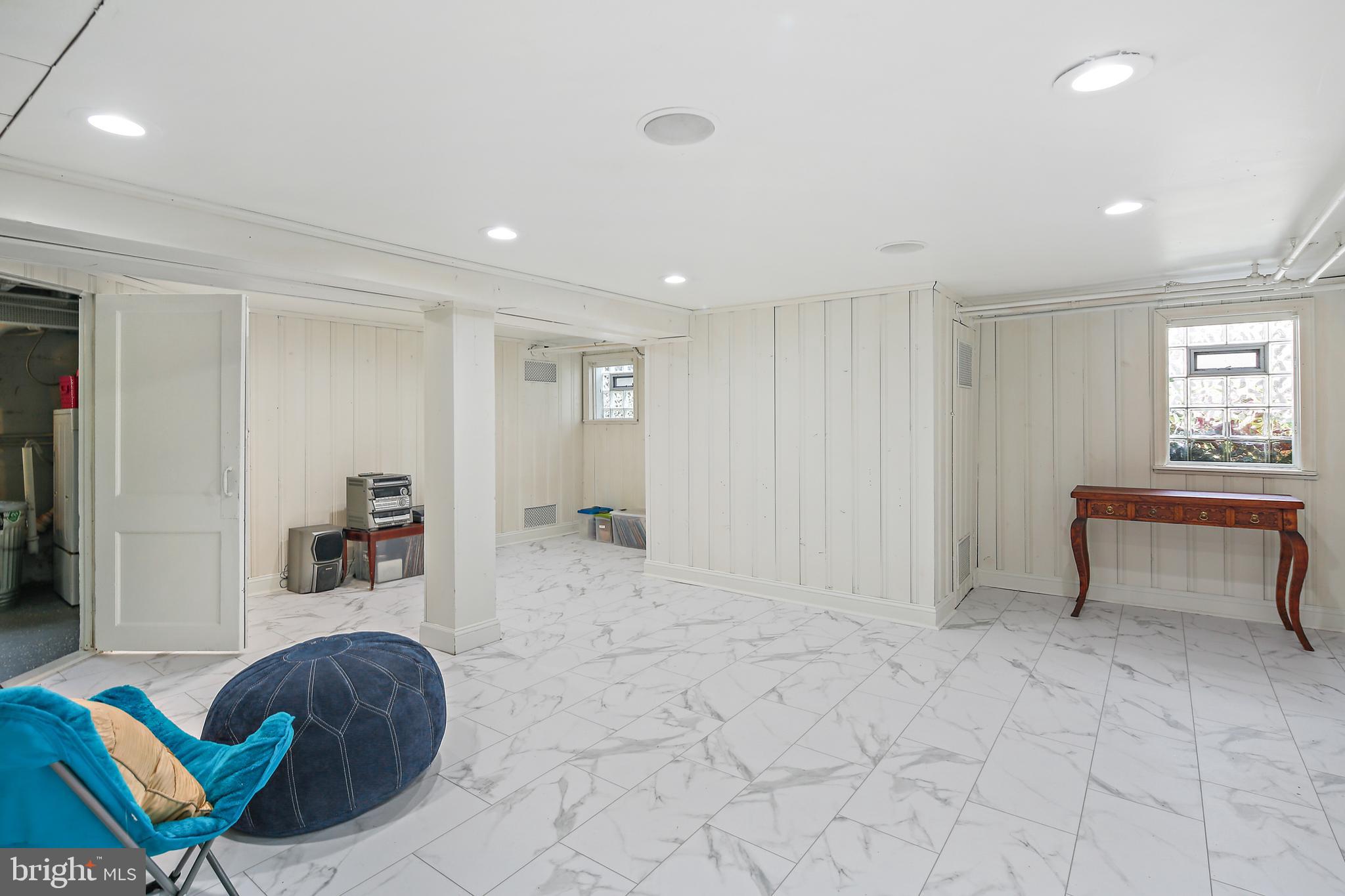 WEST HILLS - Residential