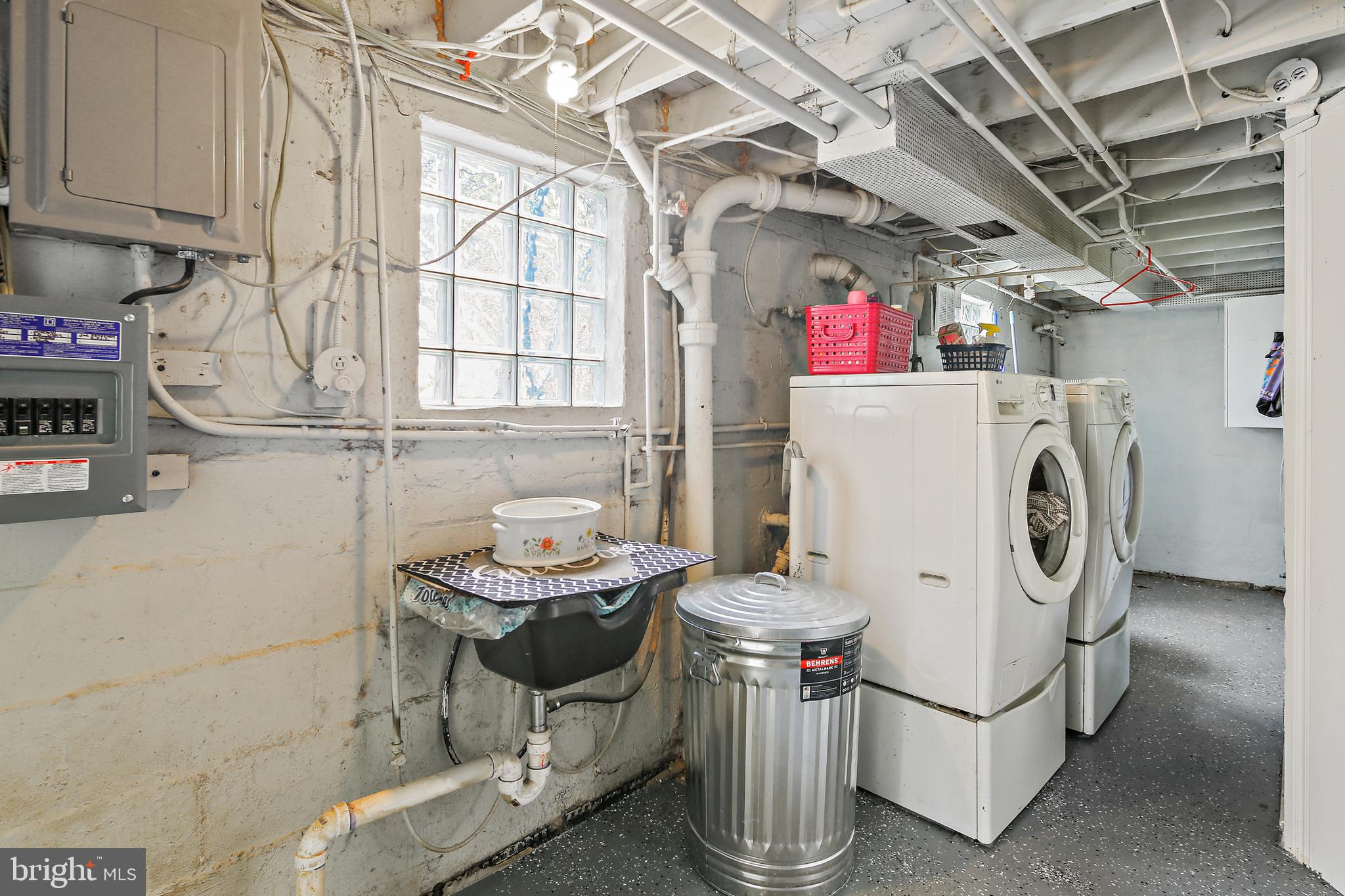 WEST HILLS - Residential