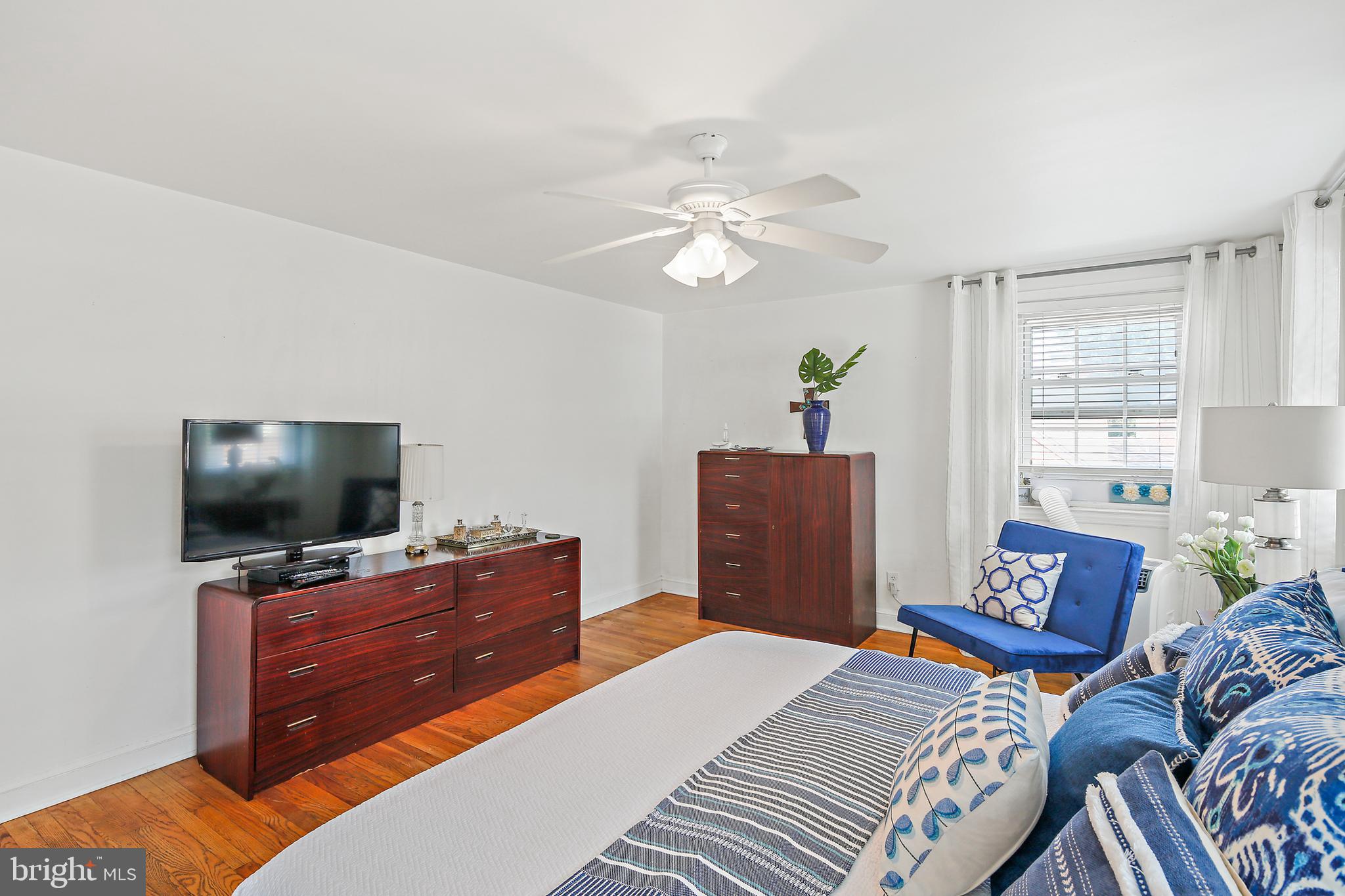 WEST HILLS - Residential