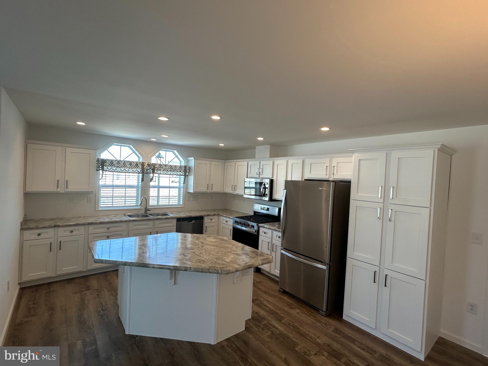 432 EASTWOOD LANE