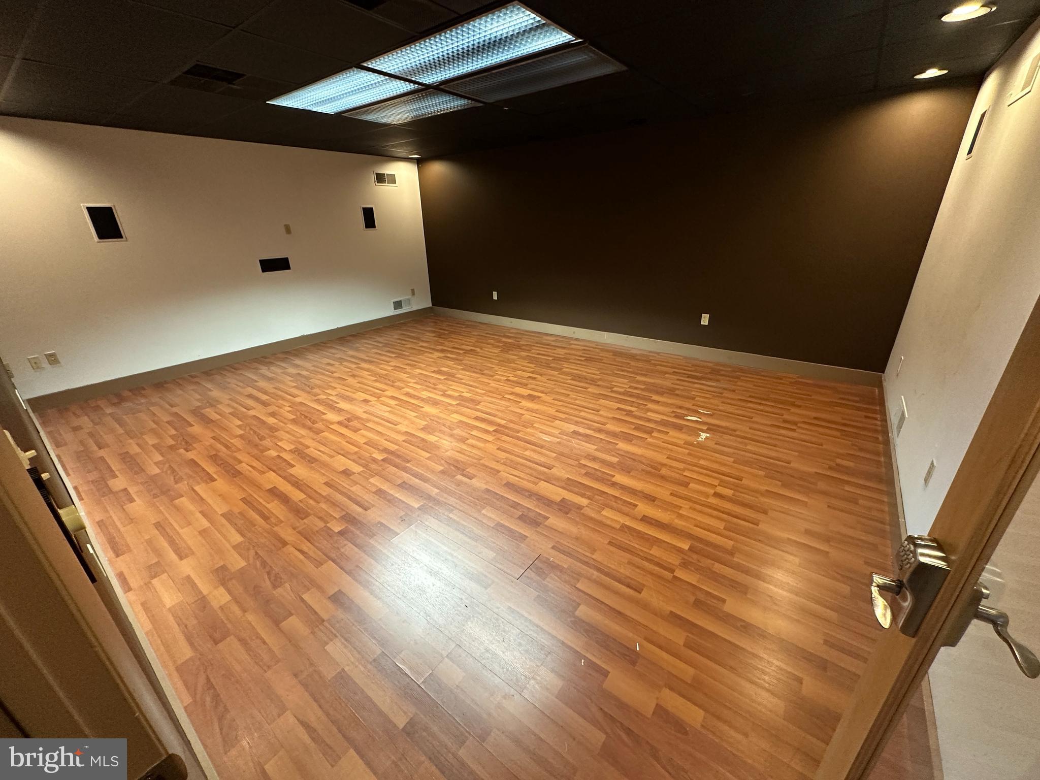 1185 DIVISION HIGHWAY