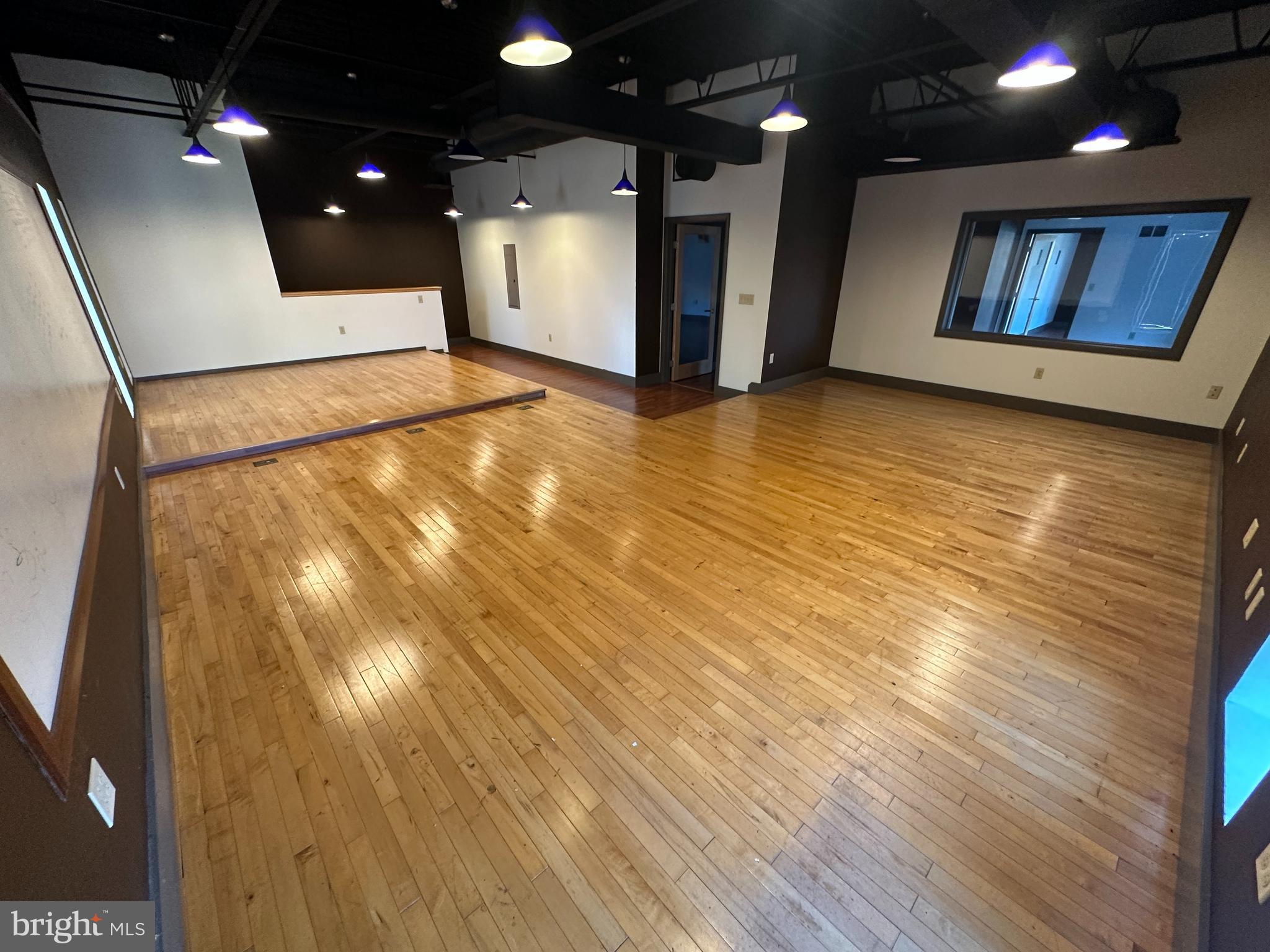 1185 DIVISION HIGHWAY