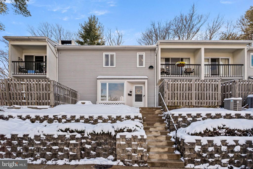 Photo of 147 W Kenilworth Circle, NEWTOWN SQUARE, PA 19073 (MLS # PADE2106766)