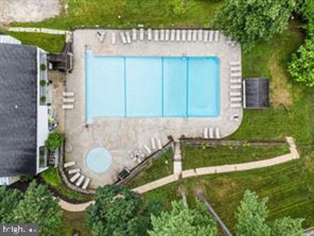 Photo of 147 W Kenilworth Circle, NEWTOWN SQUARE, PA 19073 (MLS # PADE2106766)