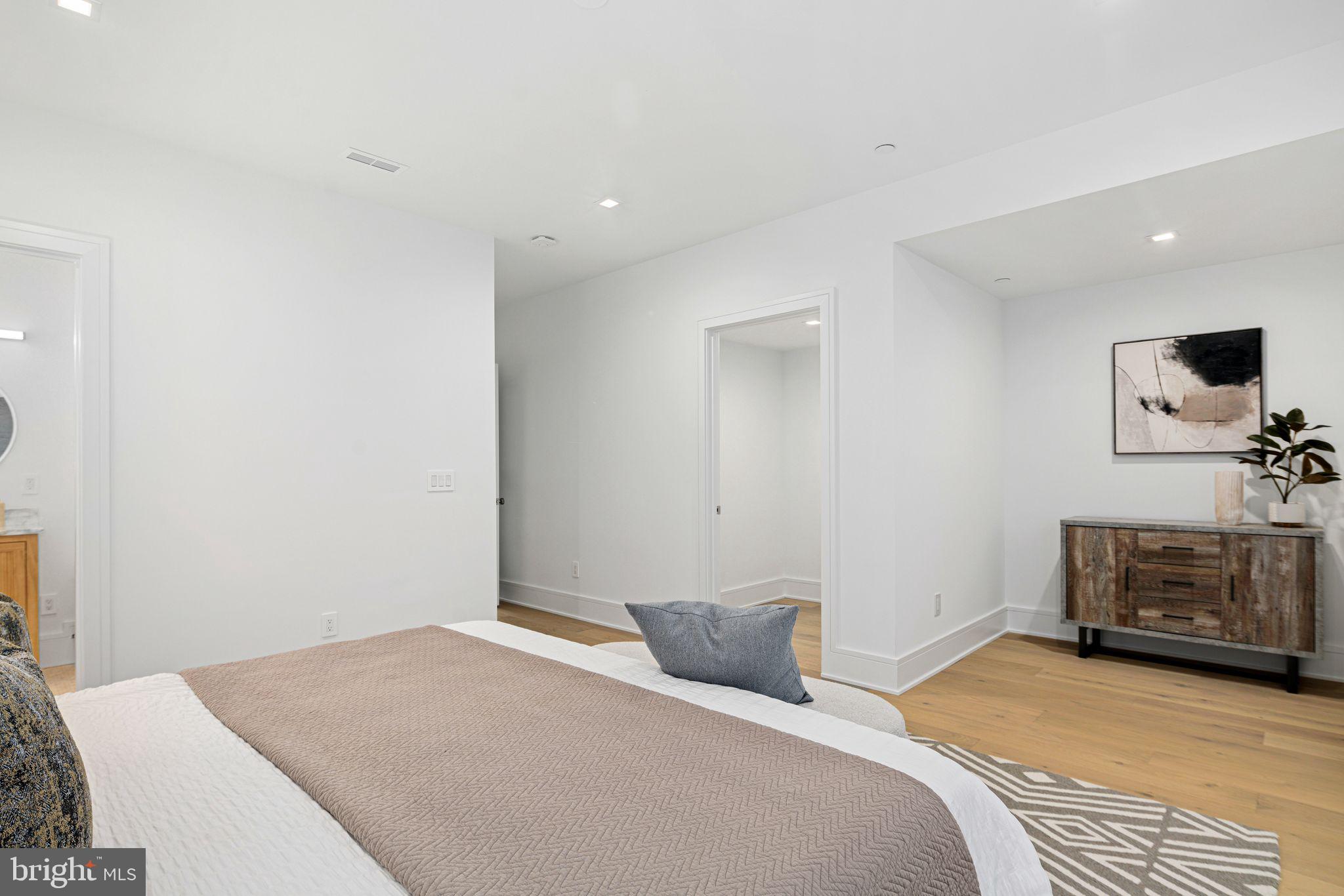 WASHINGTON SQ WEST - Residential