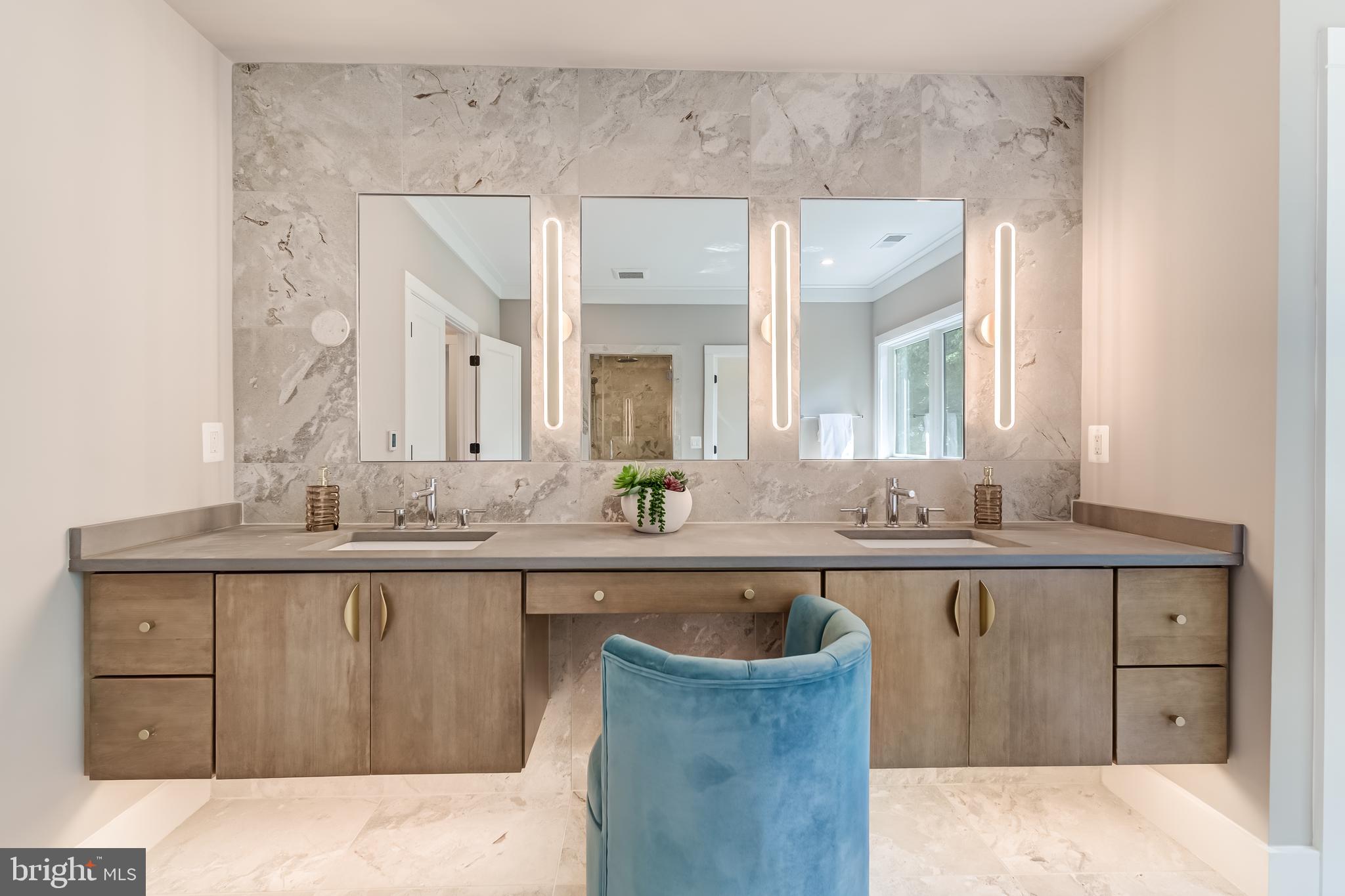 VIENNA WOODS - Residential