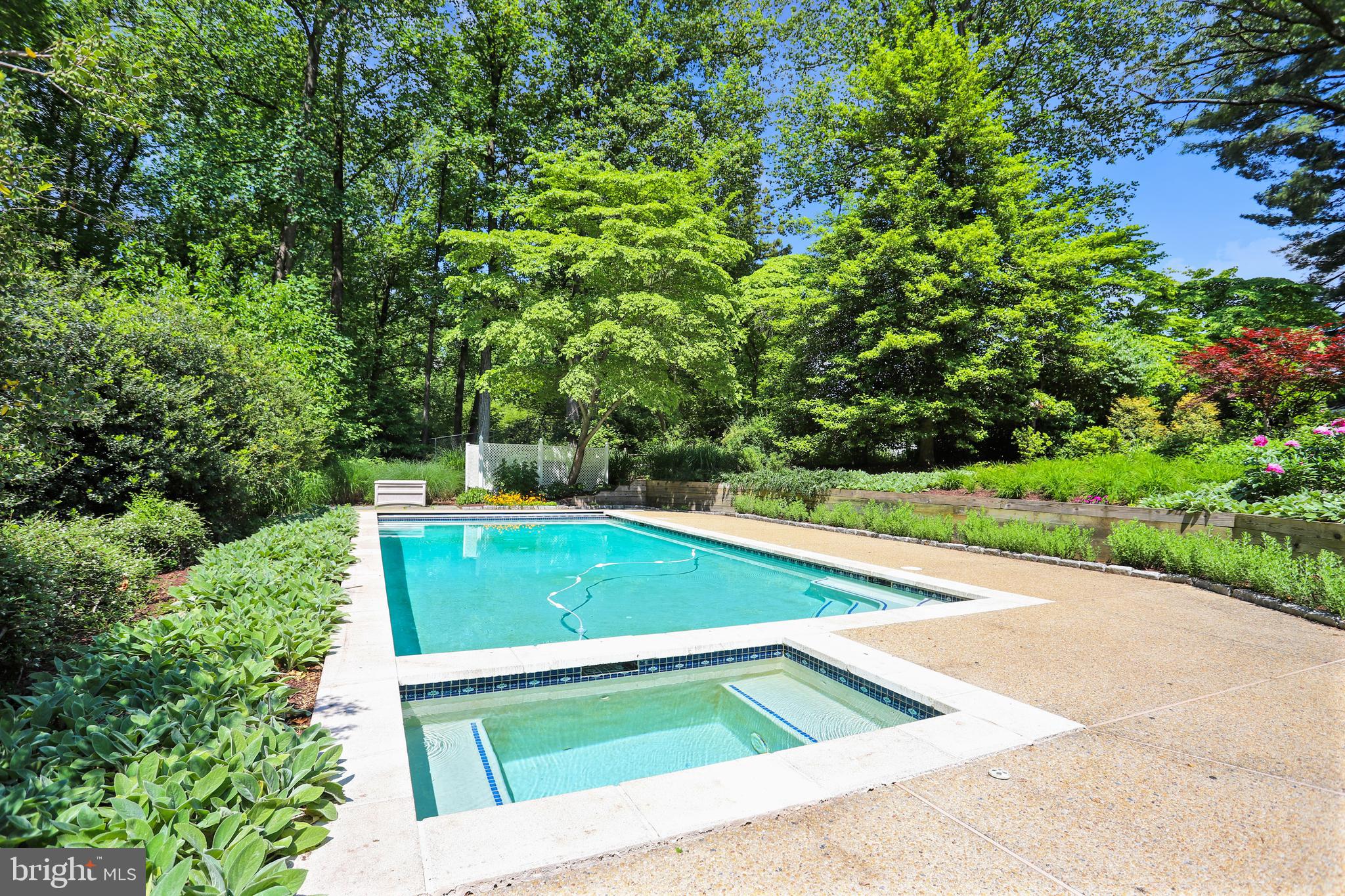 POTOMAC OUTSIDE - Residential