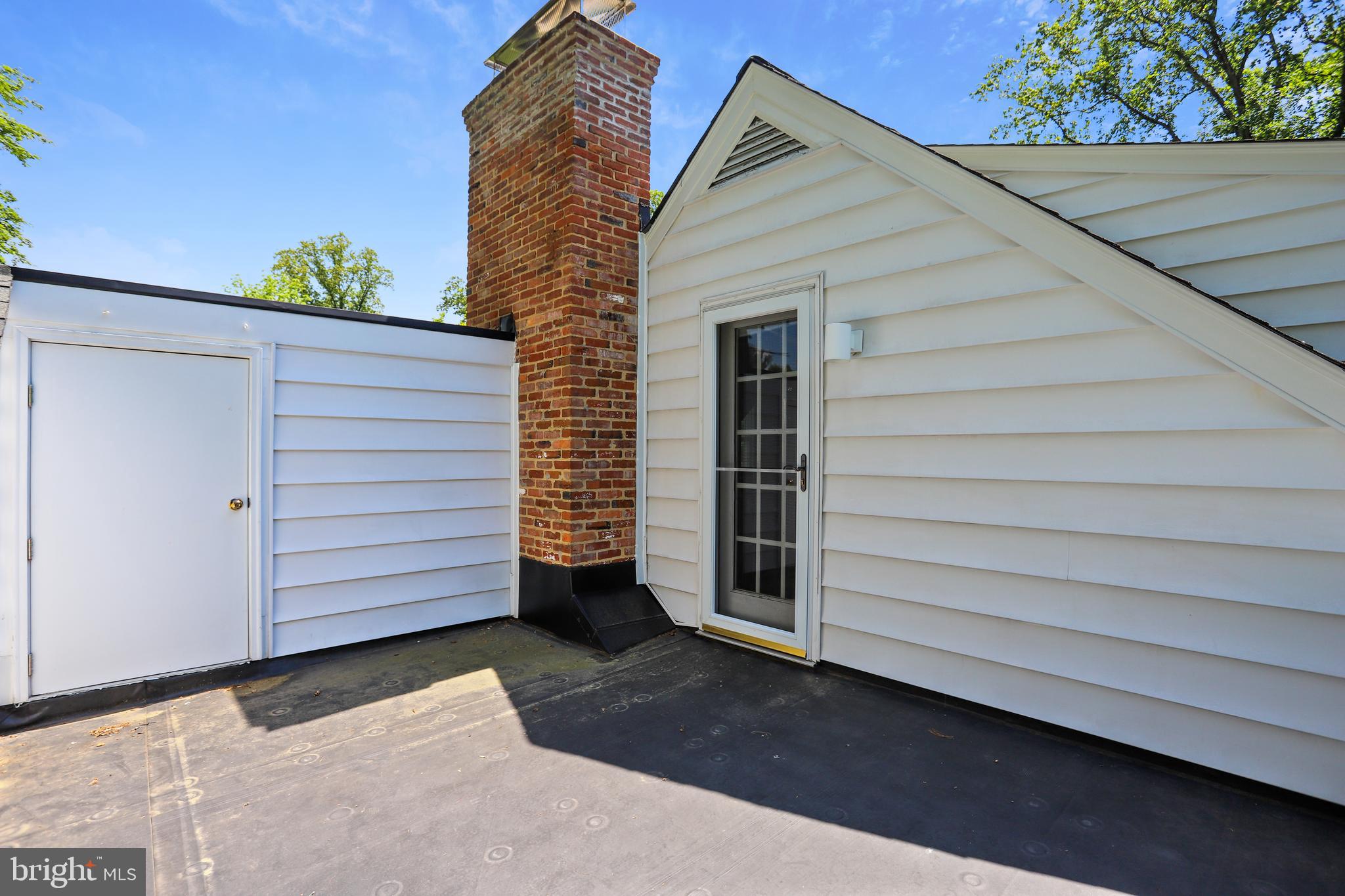 POTOMAC OUTSIDE - Residential