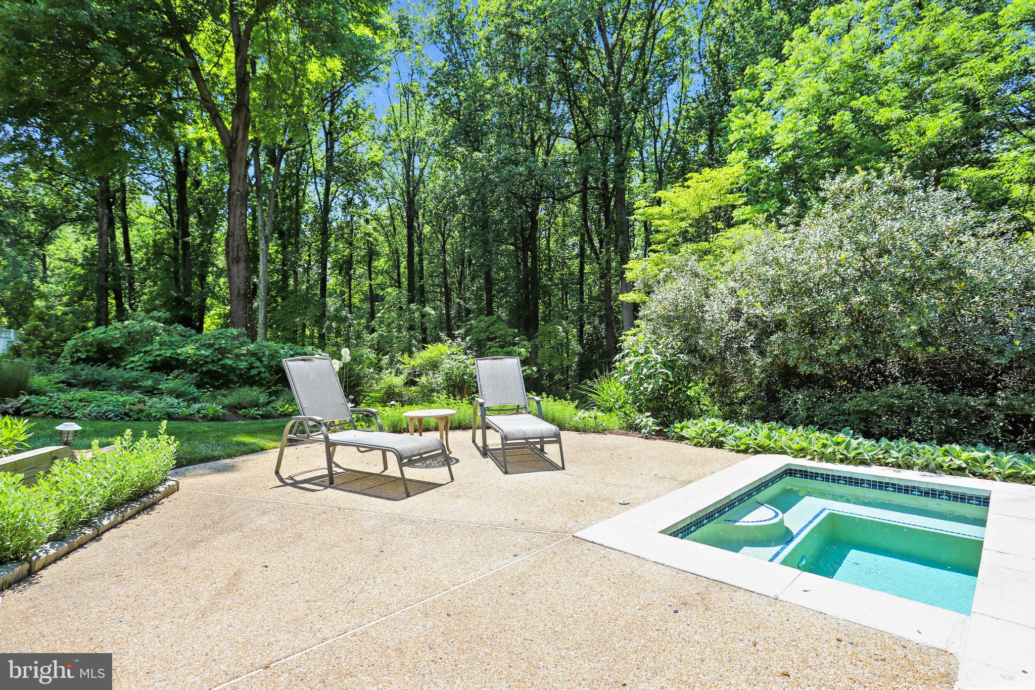 POTOMAC OUTSIDE - Residential