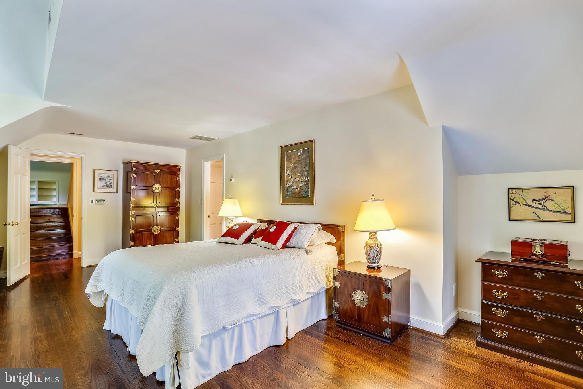 POTOMAC OUTSIDE - Residential