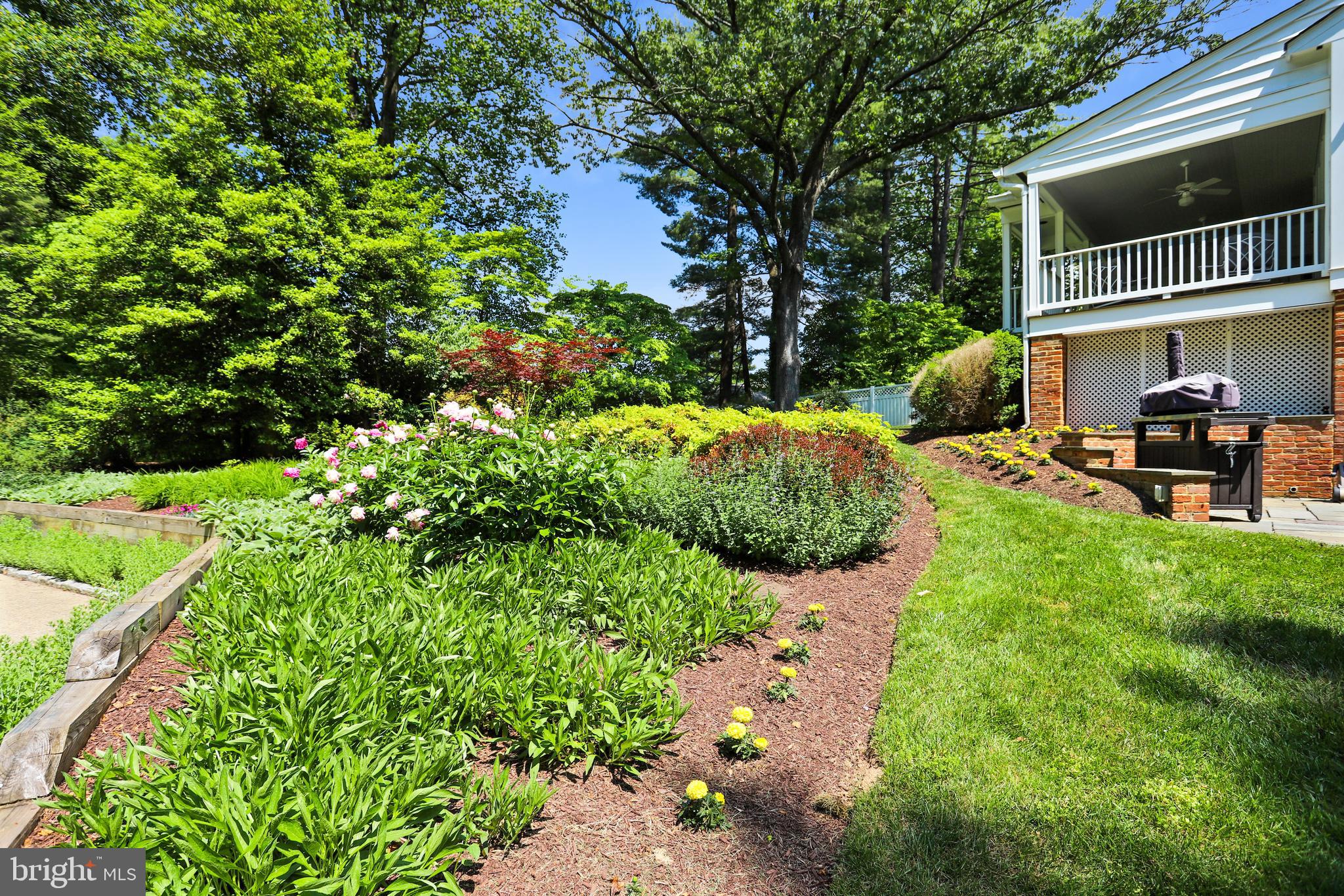 POTOMAC OUTSIDE - Residential