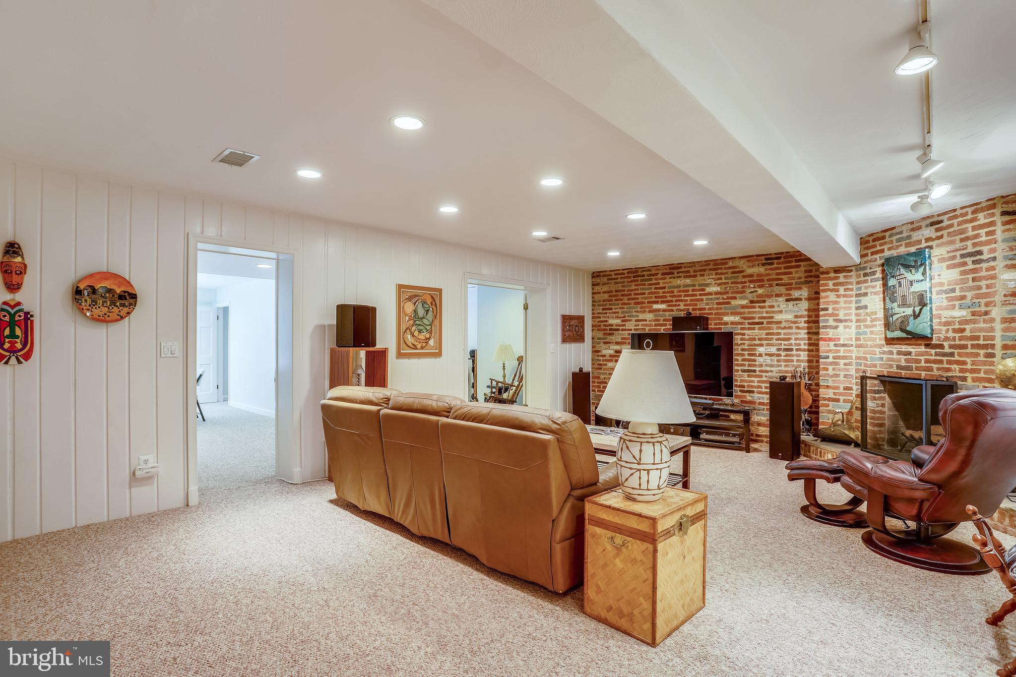 POTOMAC OUTSIDE - Residential