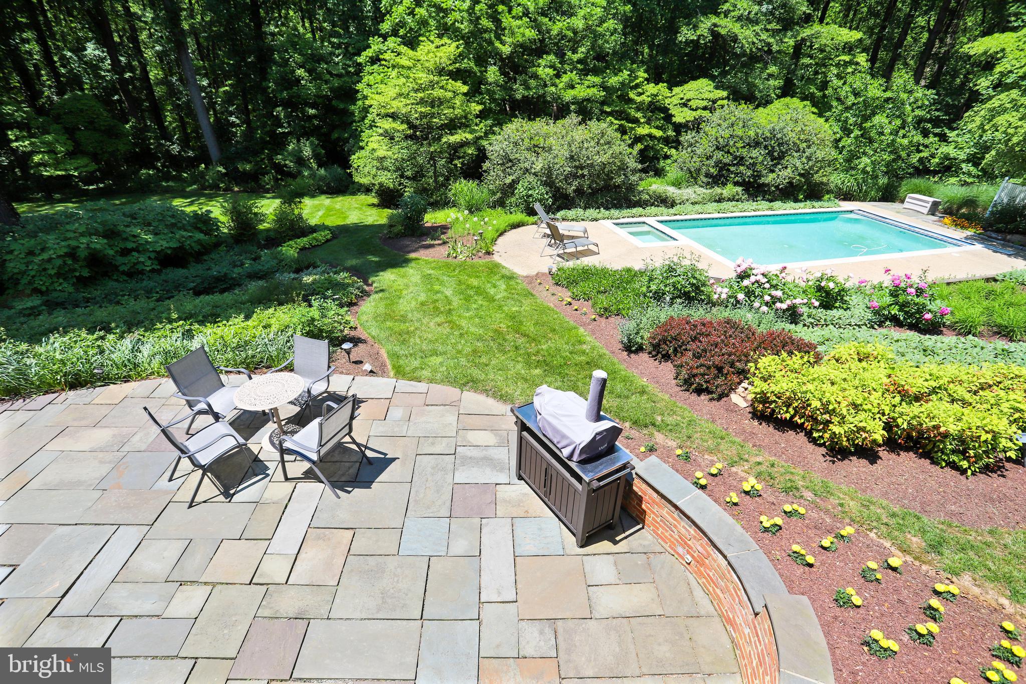 POTOMAC OUTSIDE - Residential