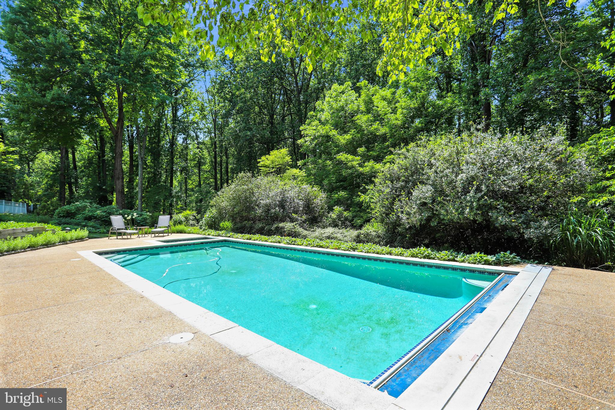 POTOMAC OUTSIDE - Residential