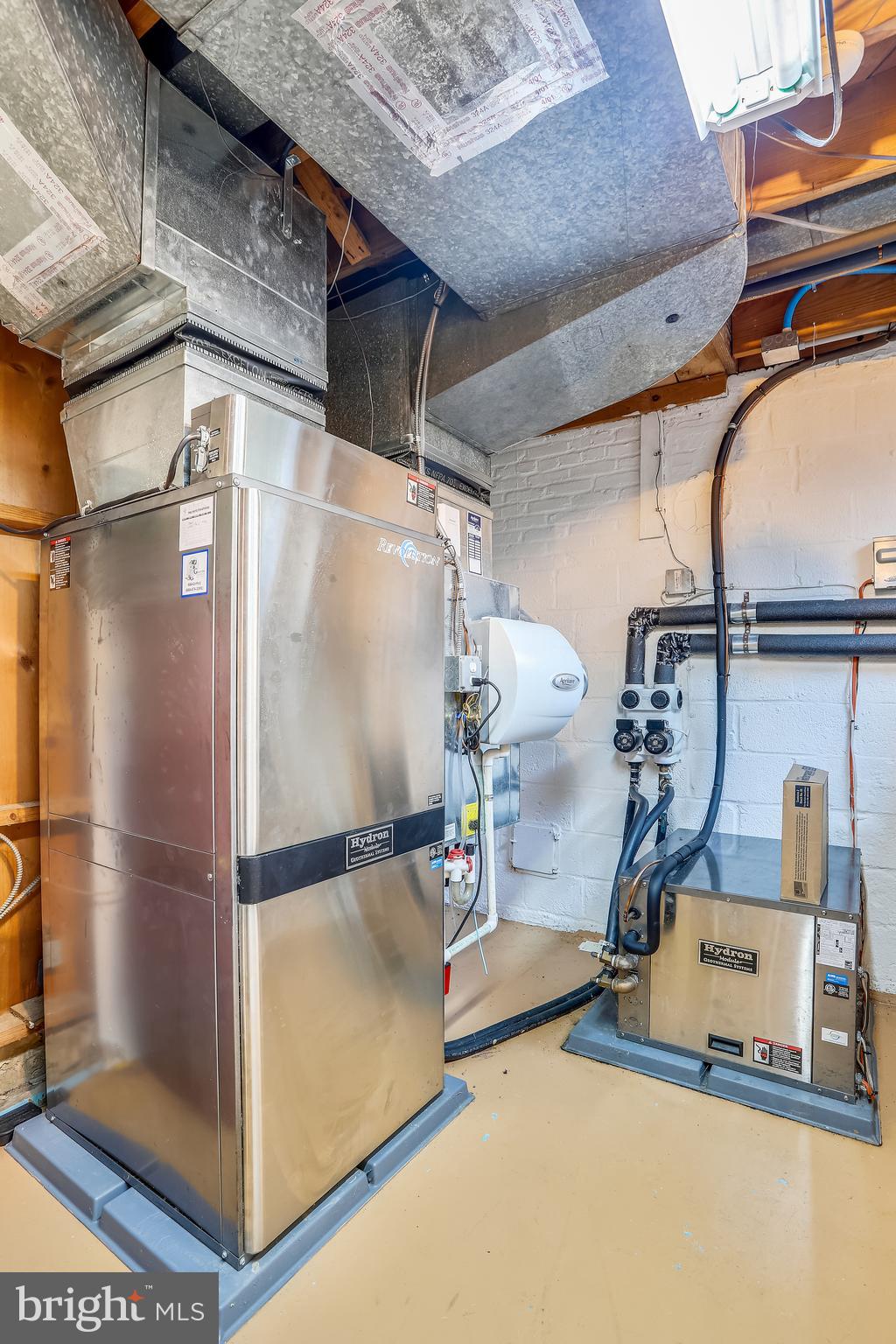 POTOMAC OUTSIDE - Residential