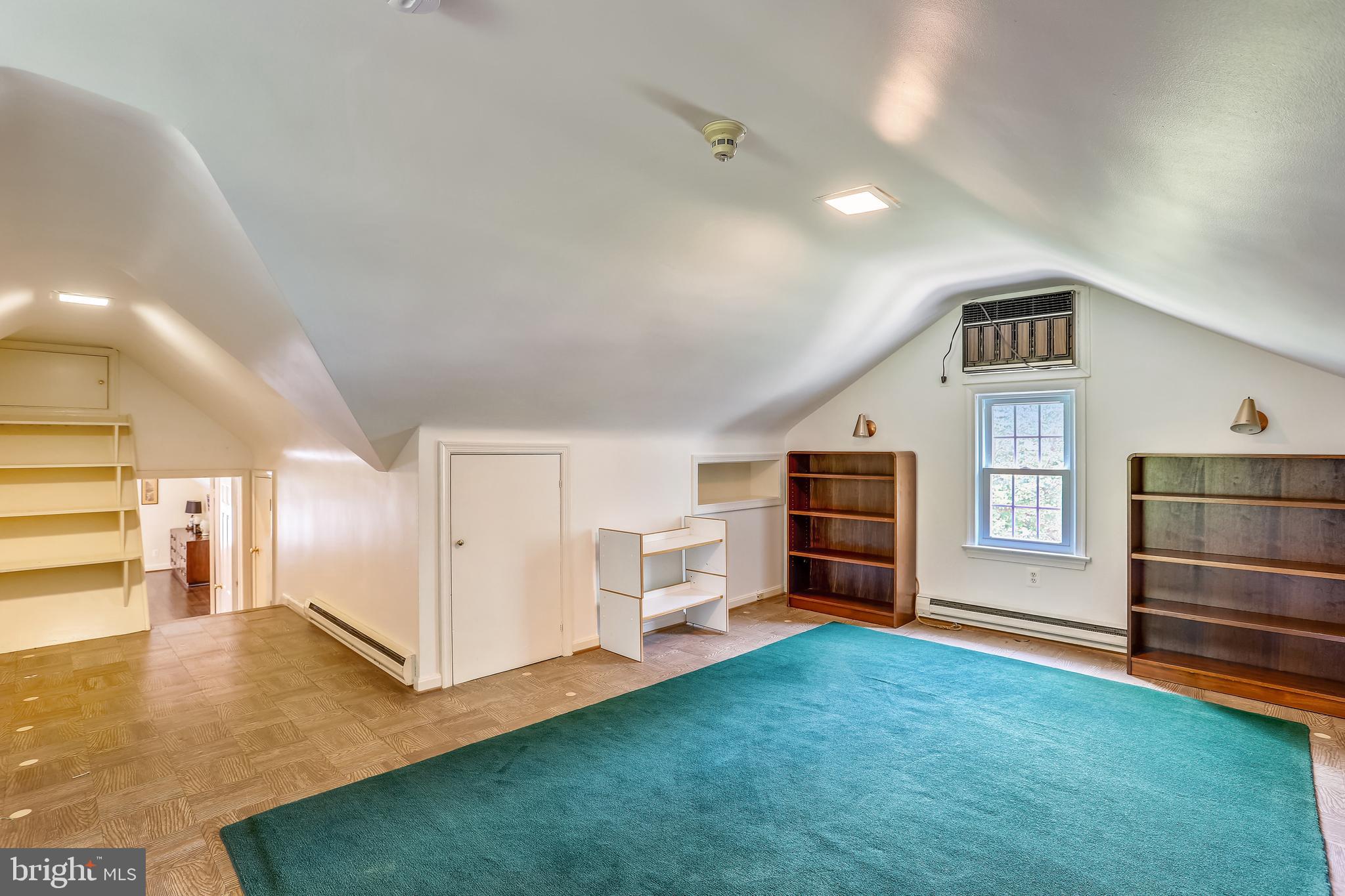 POTOMAC OUTSIDE - Residential