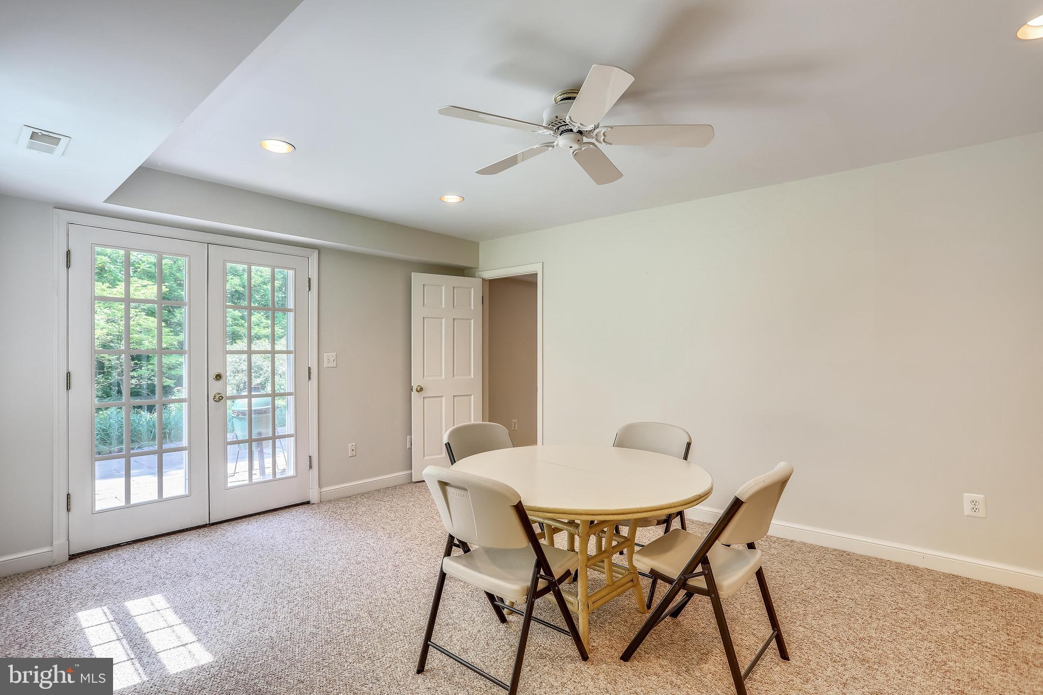 POTOMAC OUTSIDE - Residential