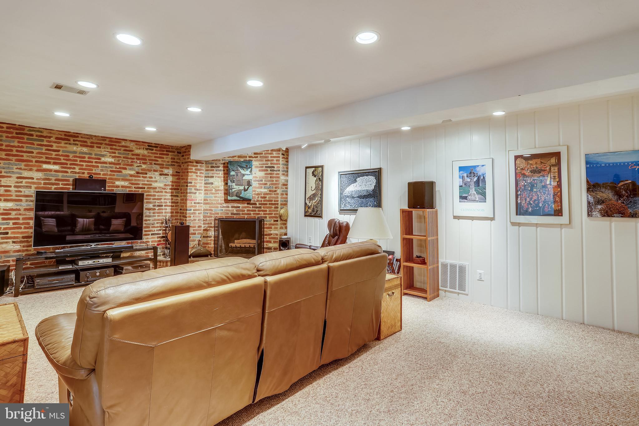 POTOMAC OUTSIDE - Residential