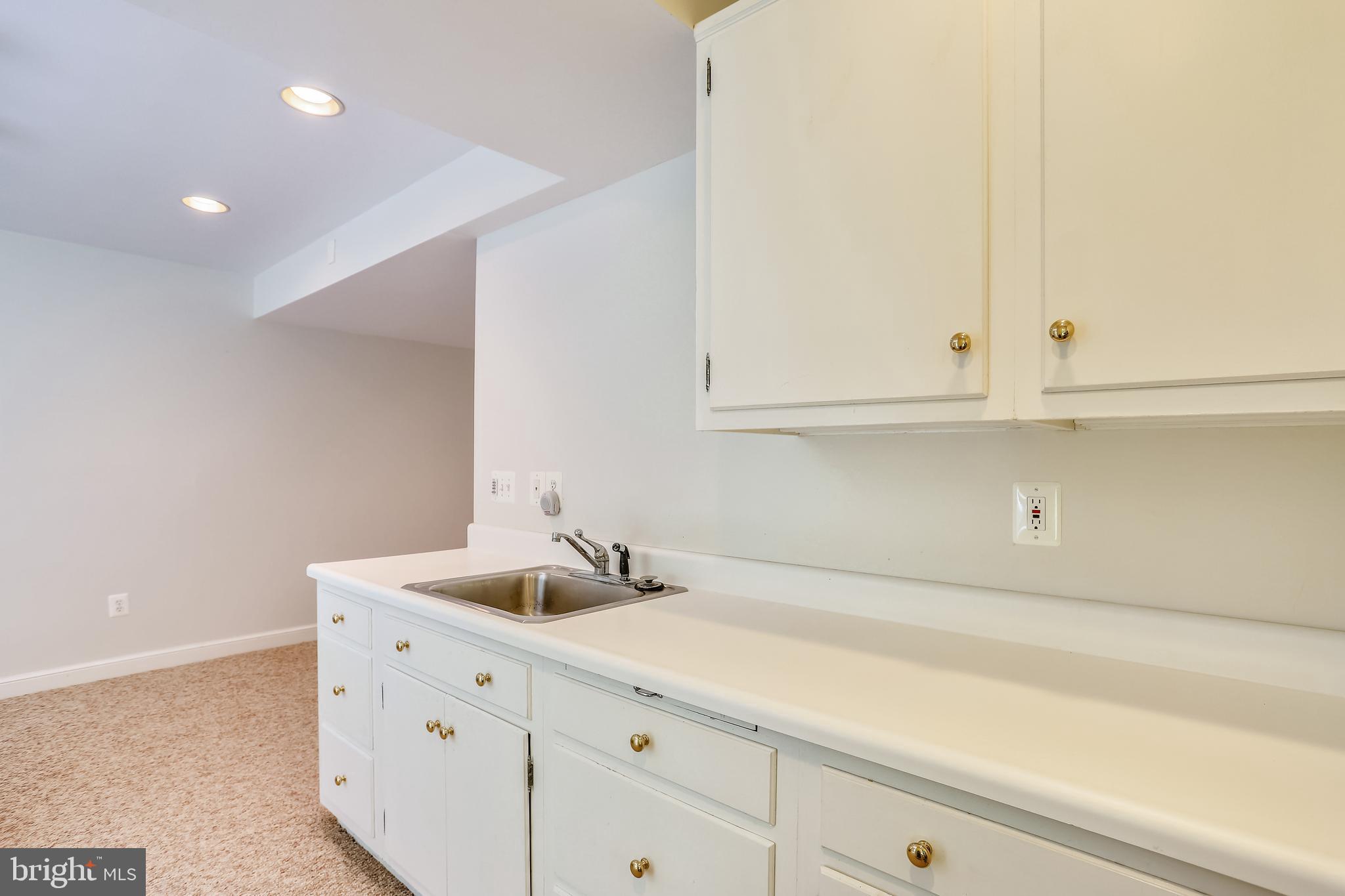 POTOMAC OUTSIDE - Residential