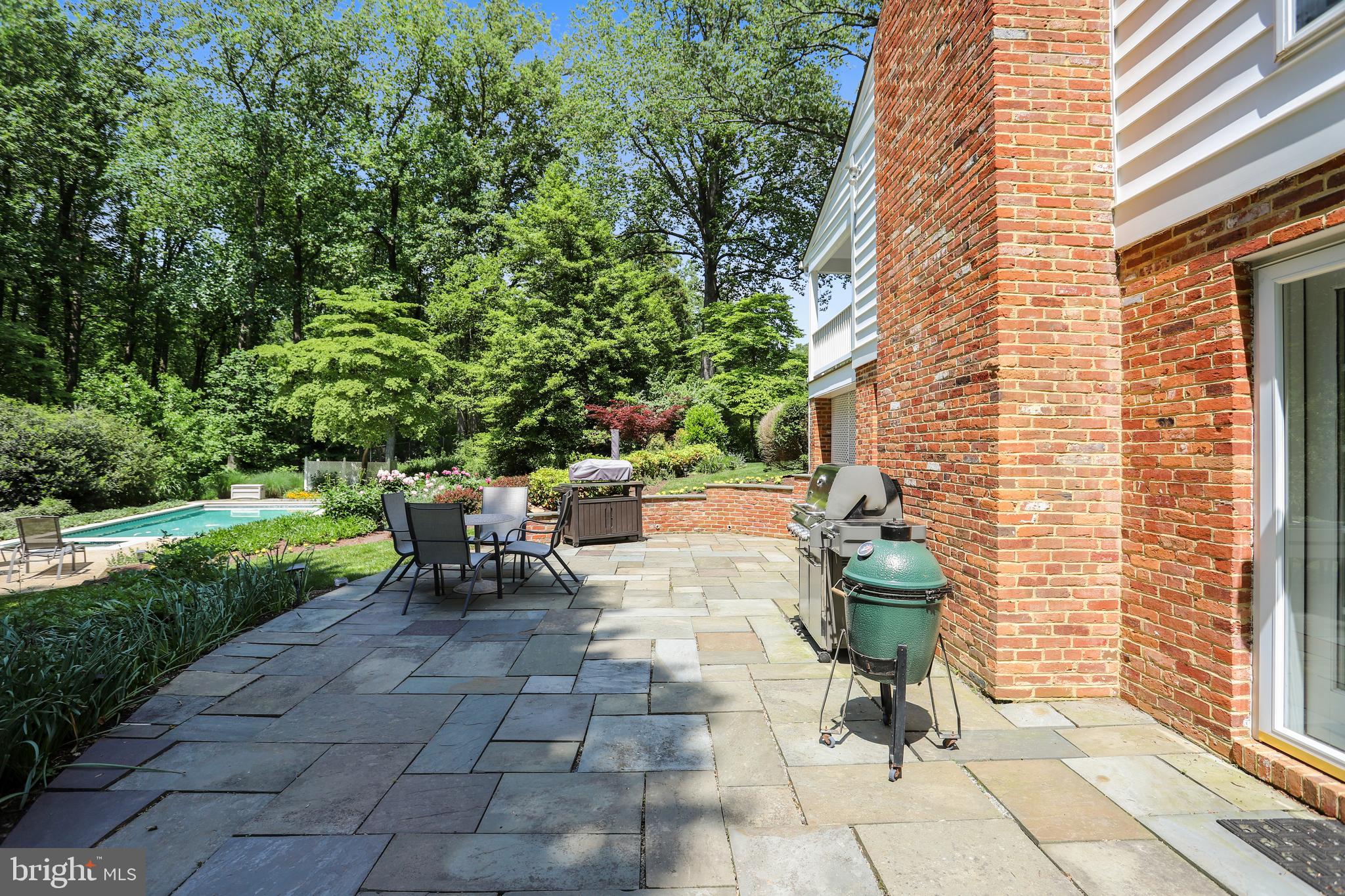 POTOMAC OUTSIDE - Residential