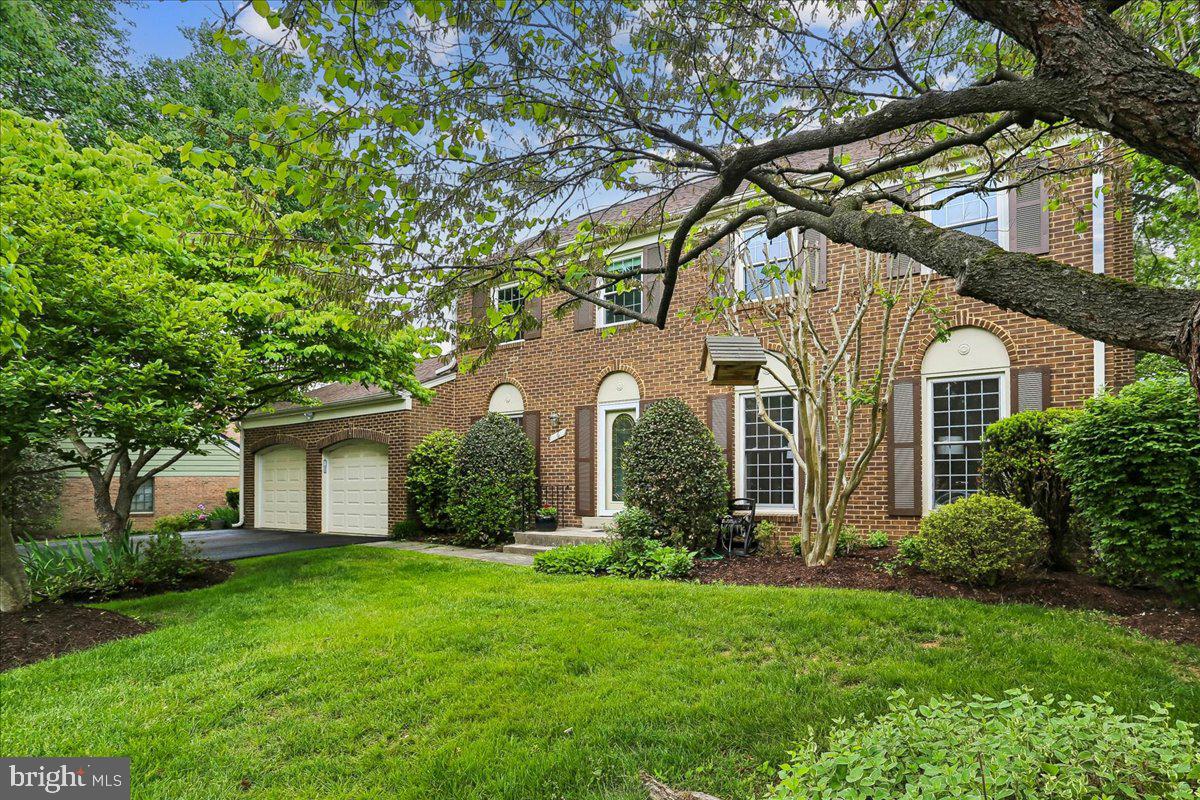 6 BUCKSPARK COURT