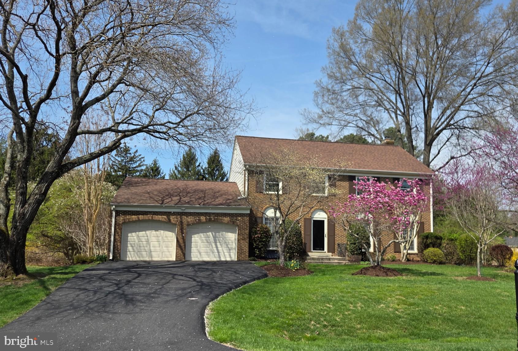 6 BUCKSPARK COURT