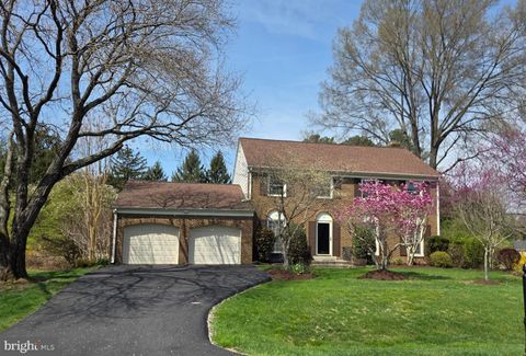 Photo of 6 Buckspark Court, POTOMAC, MD 20854 (MLS # MDMC2232110)