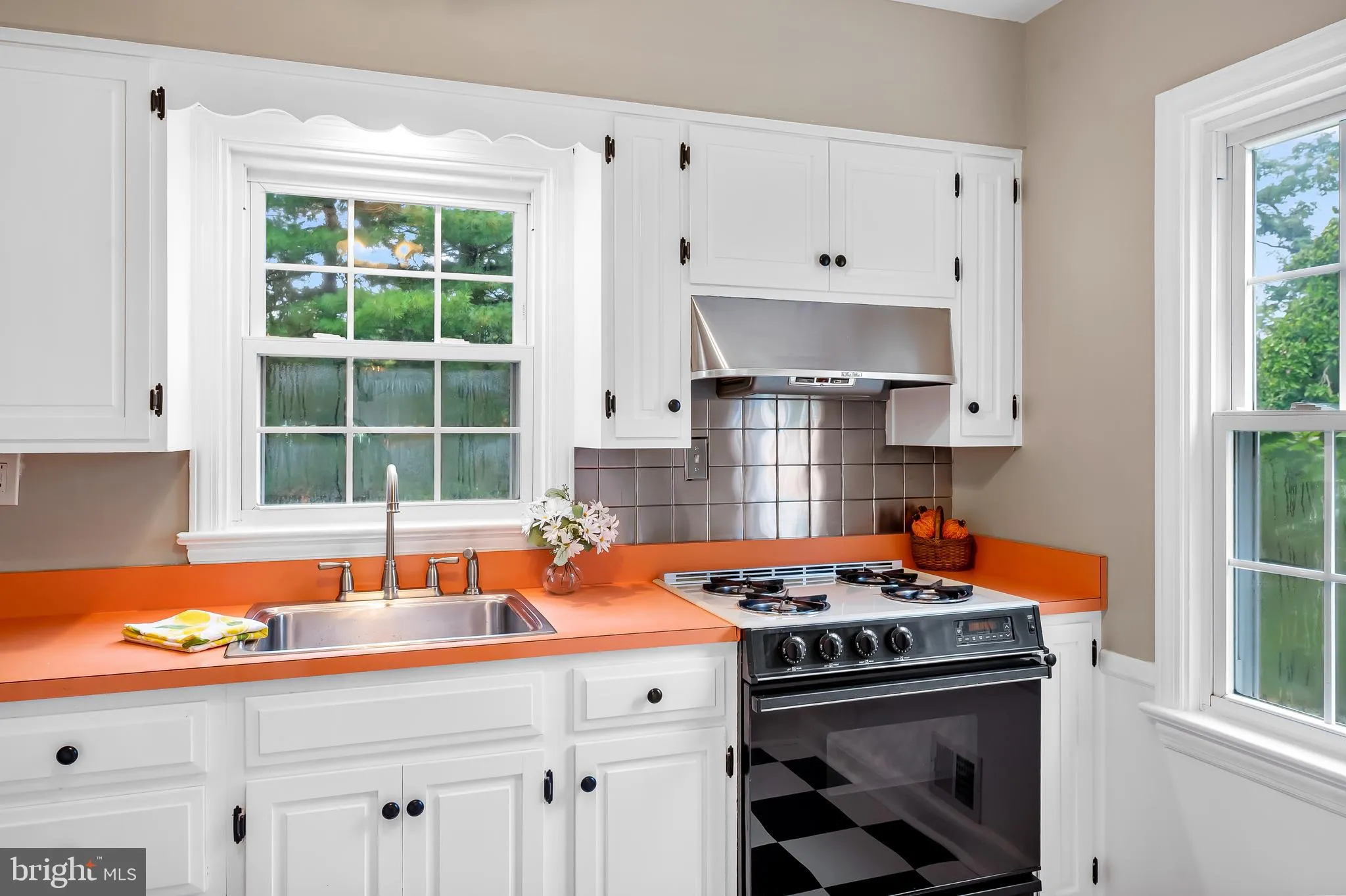 Baltimore, Maryland 21210, United States, 2 Bedrooms Bedrooms, ,2 BathroomsBathrooms,Residential,Active,211741