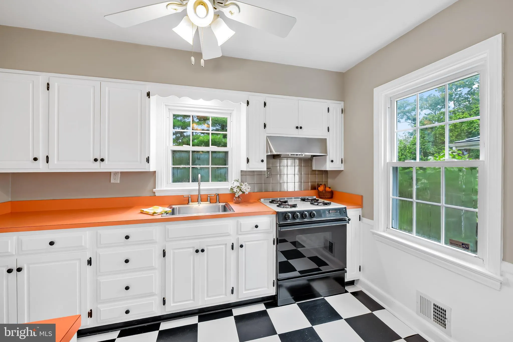 Baltimore, Maryland 21210, United States, 2 Bedrooms Bedrooms, ,2 BathroomsBathrooms,Residential,Active,211741