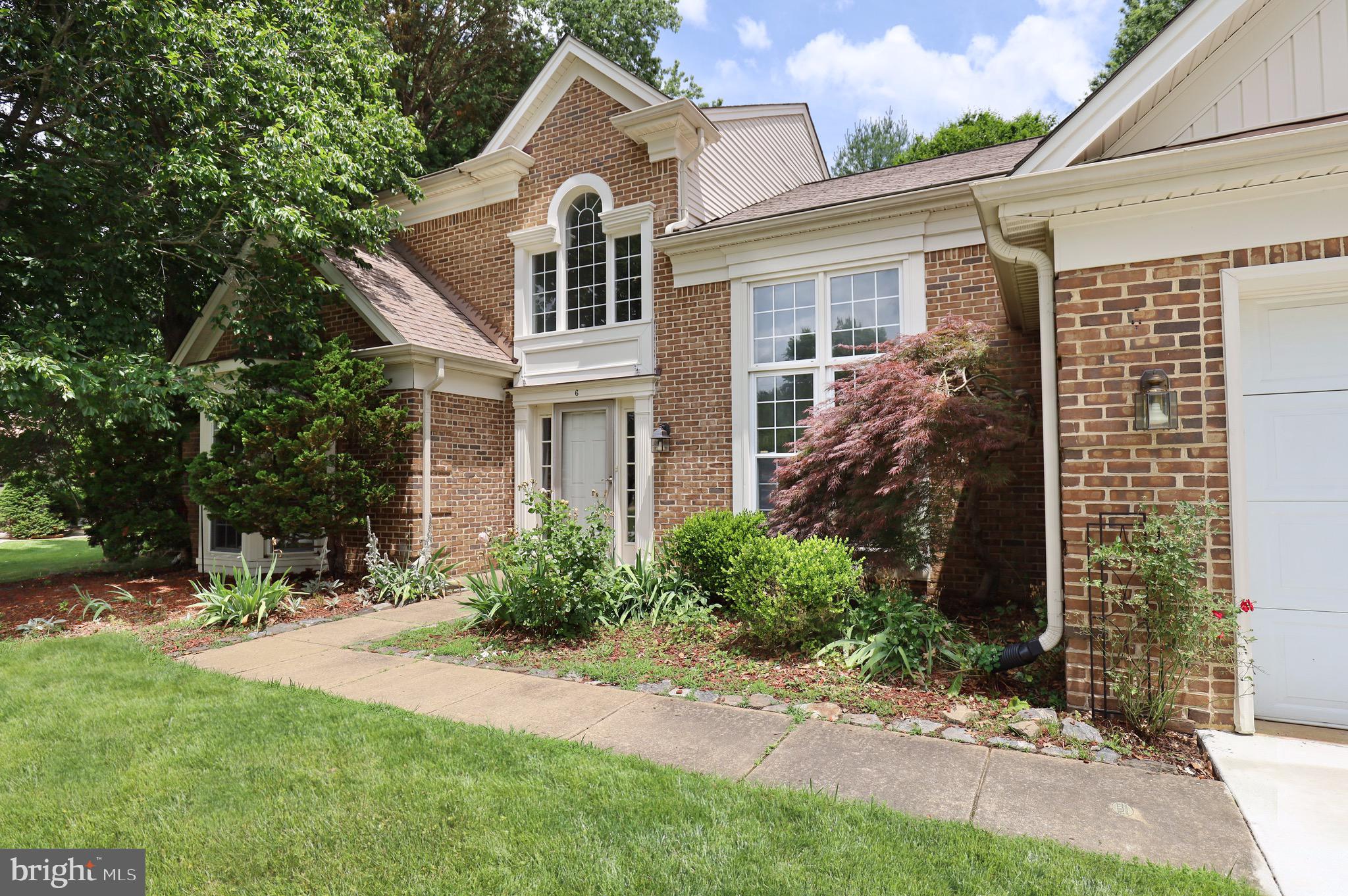 SPRING KNOLL - Residential