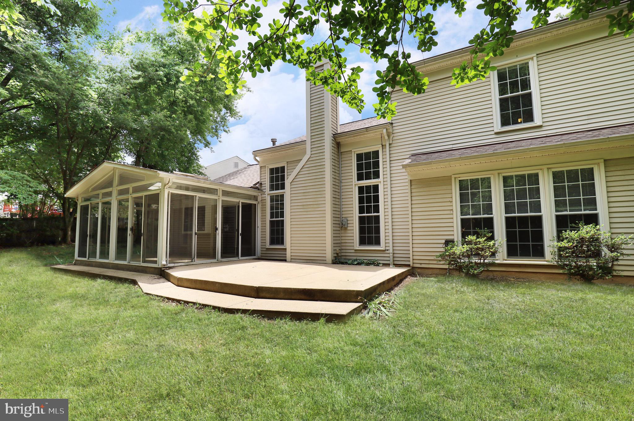 SPRING KNOLL - Residential