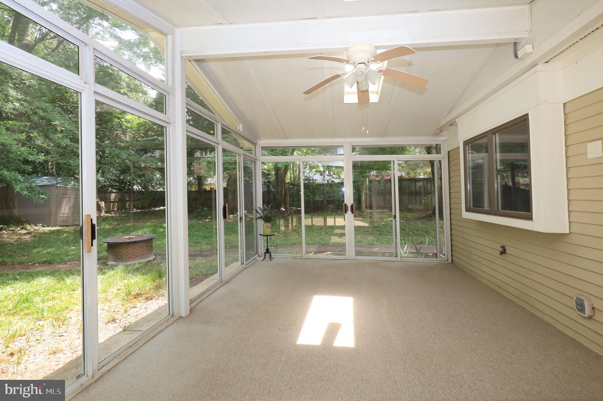 SPRING KNOLL - Residential