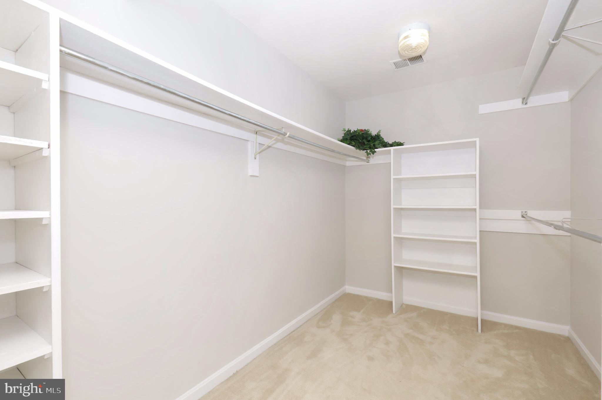 SPRING KNOLL - Residential