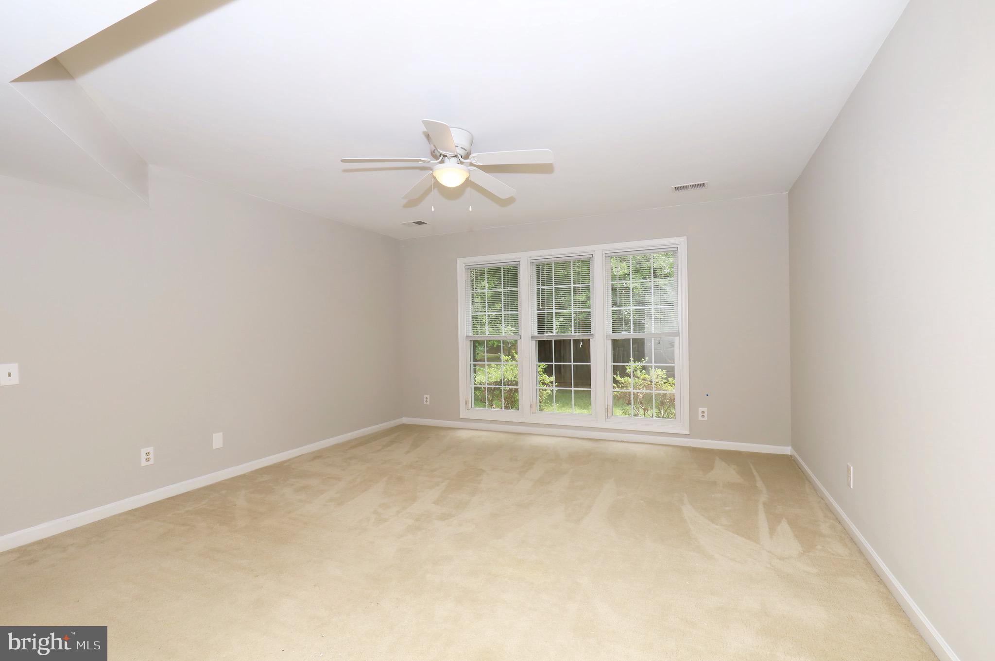 SPRING KNOLL - Residential