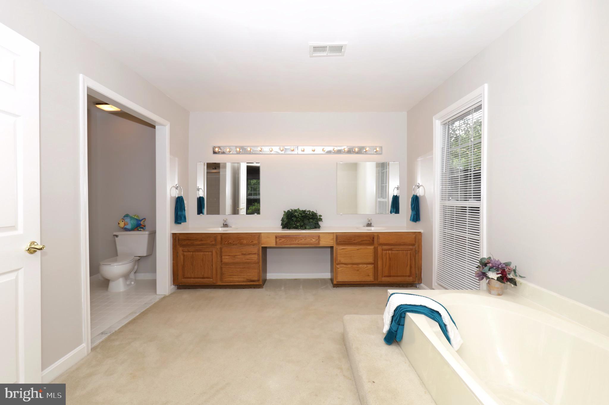 SPRING KNOLL - Residential