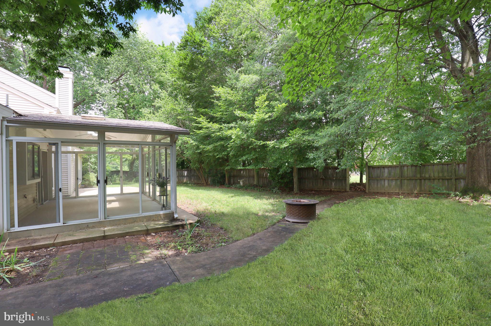 SPRING KNOLL - Residential