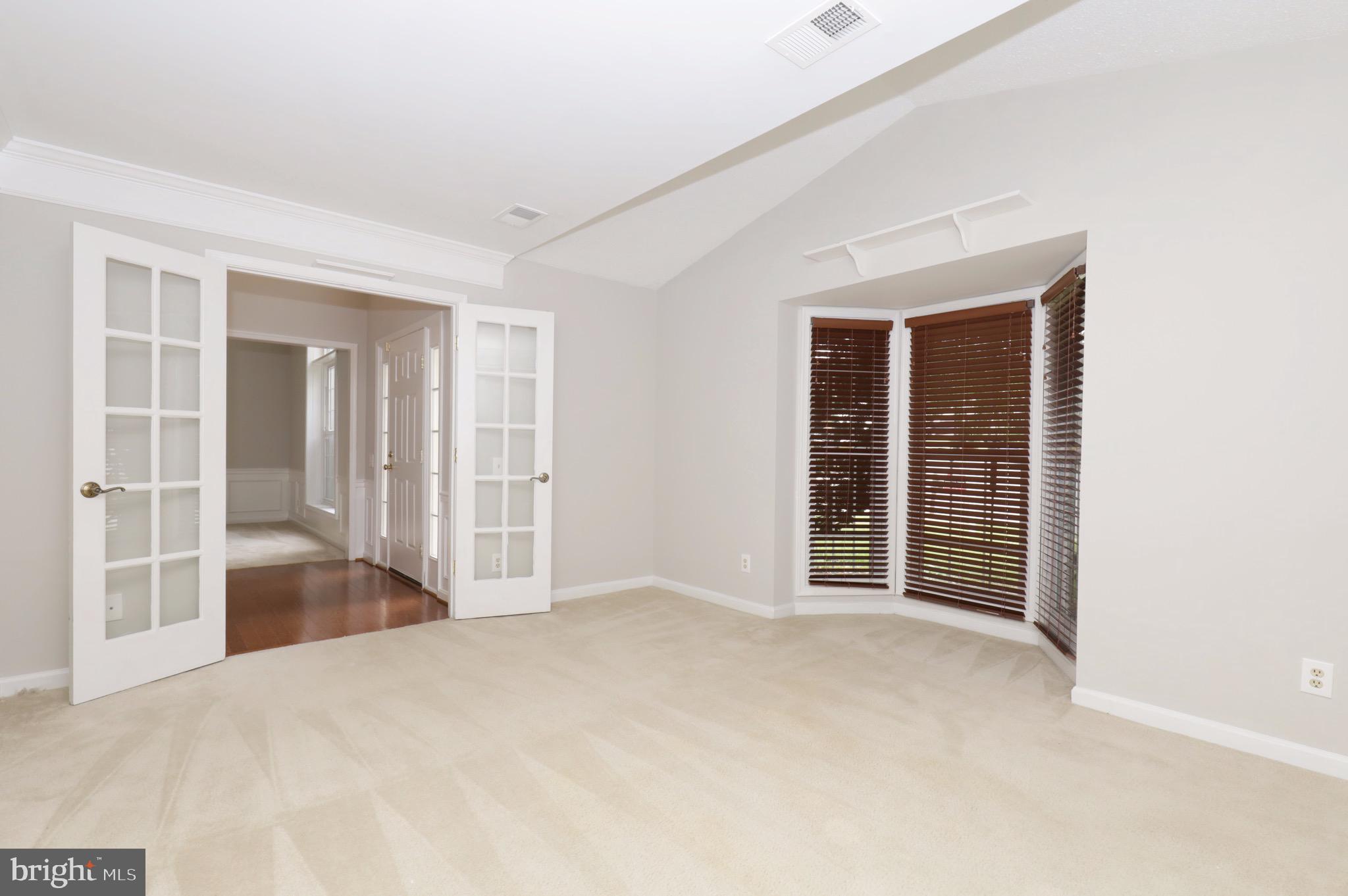 SPRING KNOLL - Residential