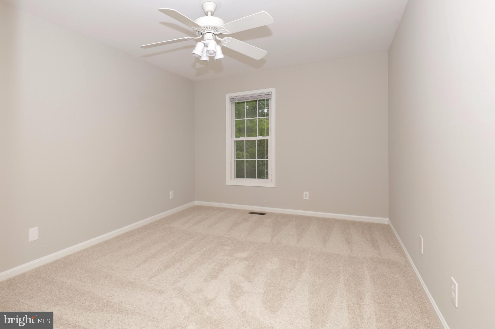 SPRING KNOLL - Residential