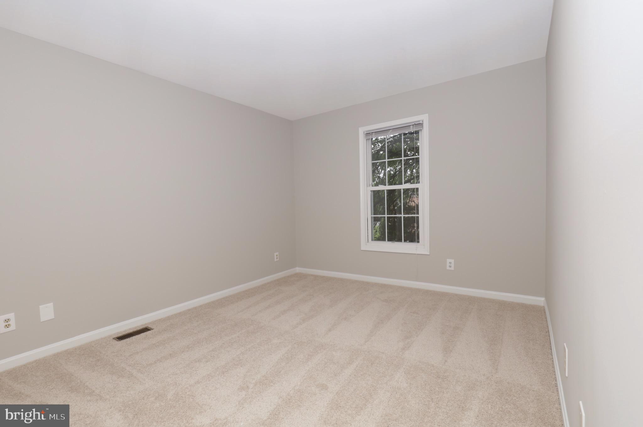 SPRING KNOLL - Residential