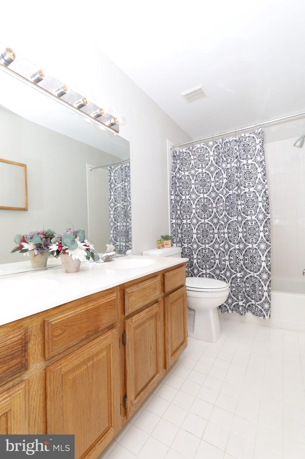 SPRING KNOLL - Residential