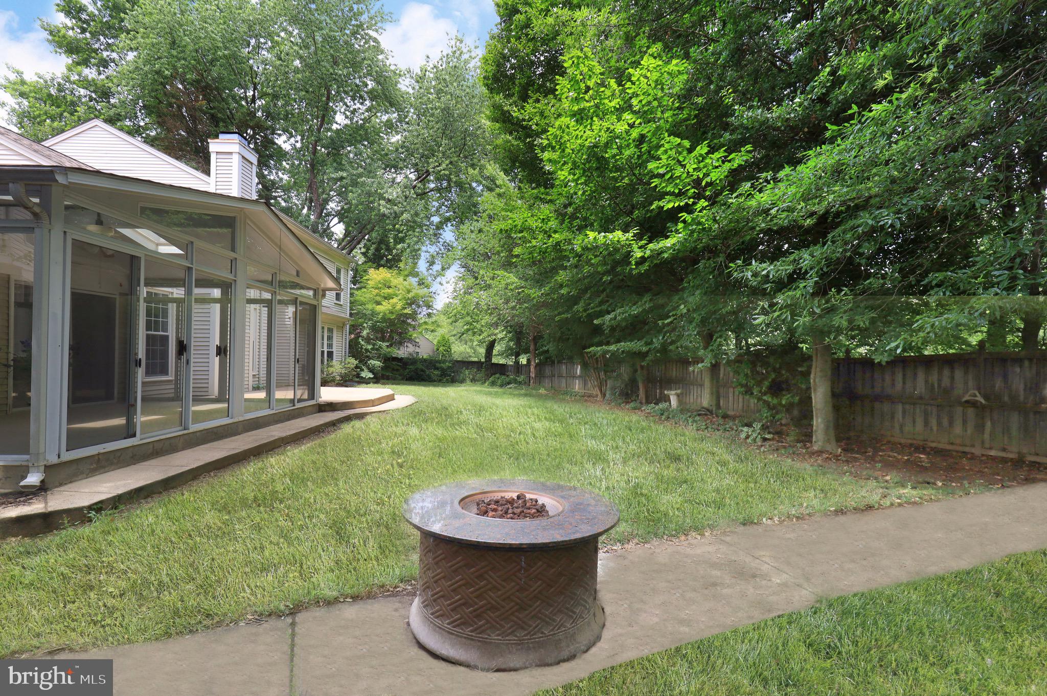 SPRING KNOLL - Residential