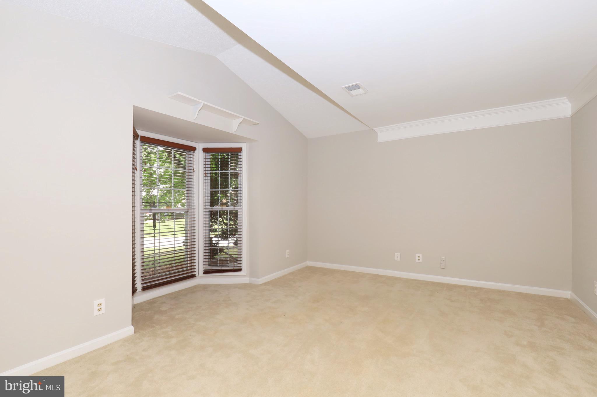 SPRING KNOLL - Residential