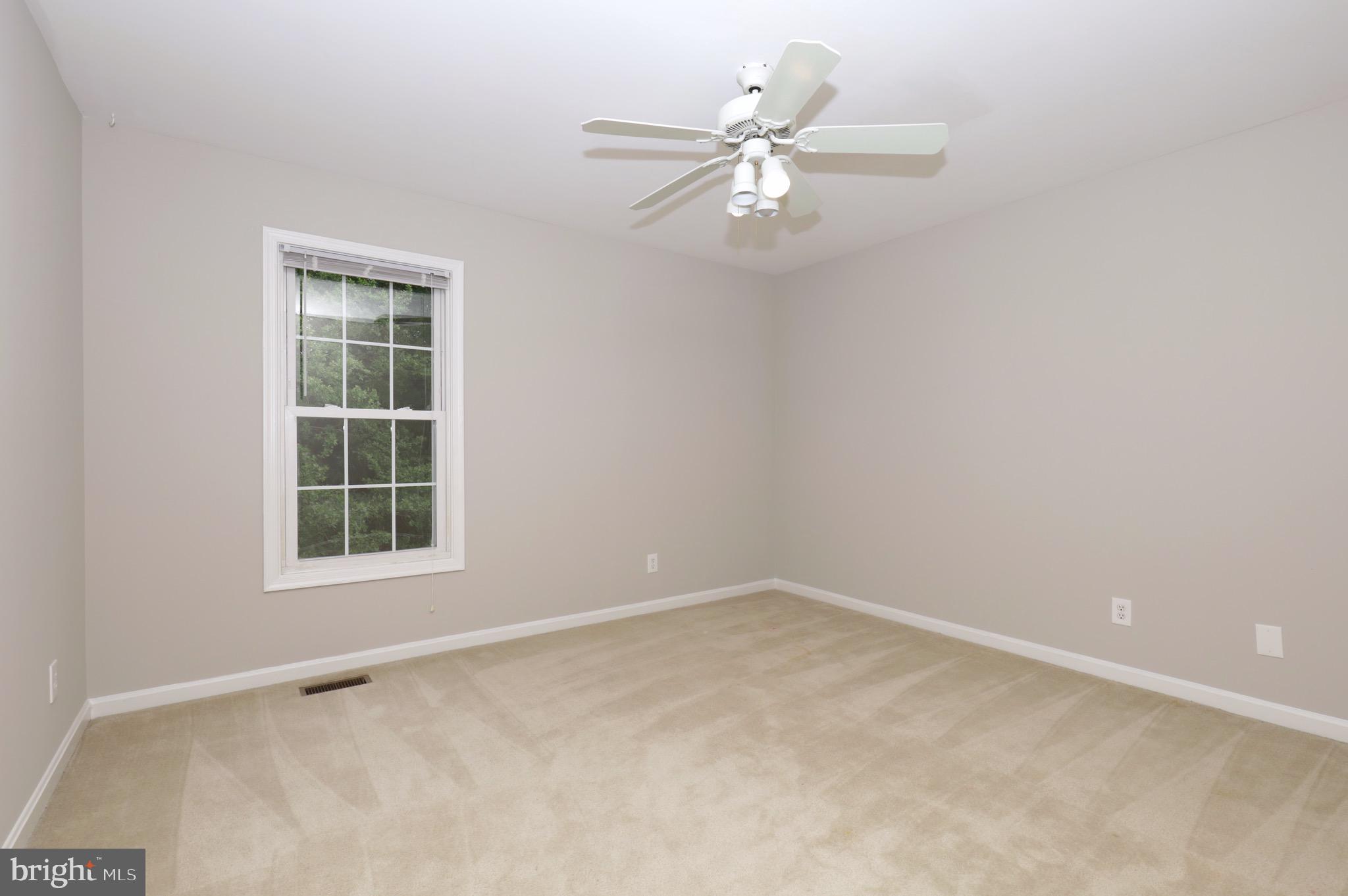 SPRING KNOLL - Residential