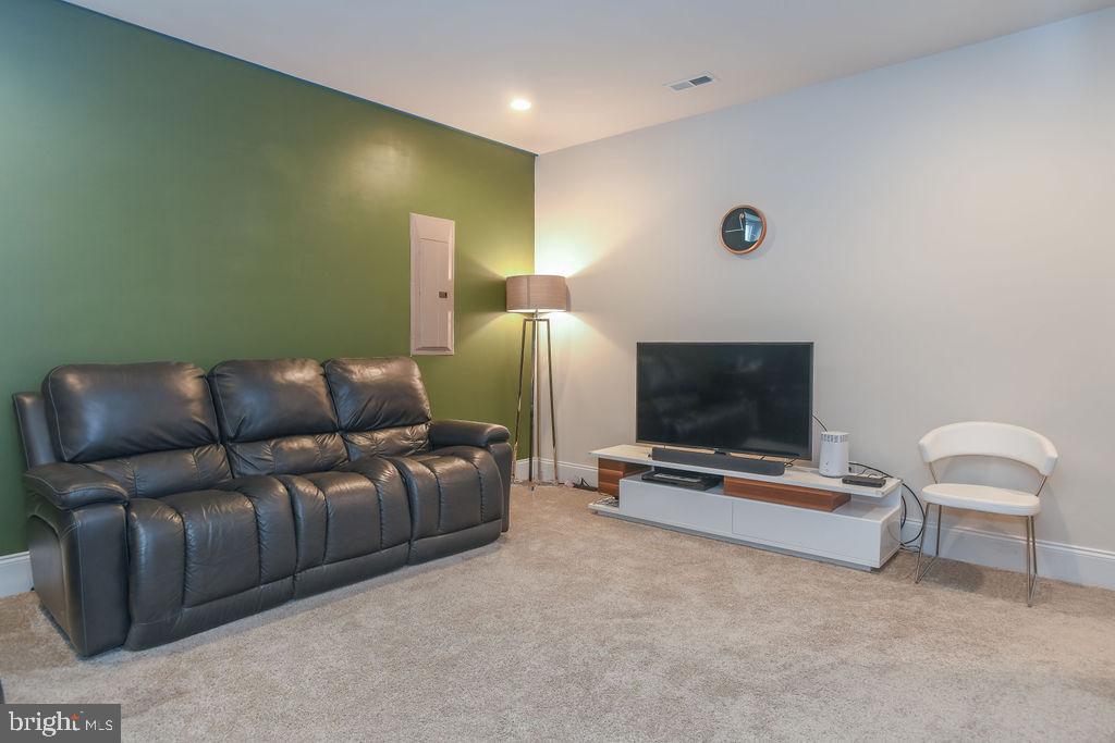 GREENVILLE OVERLOOK - Residential Lease